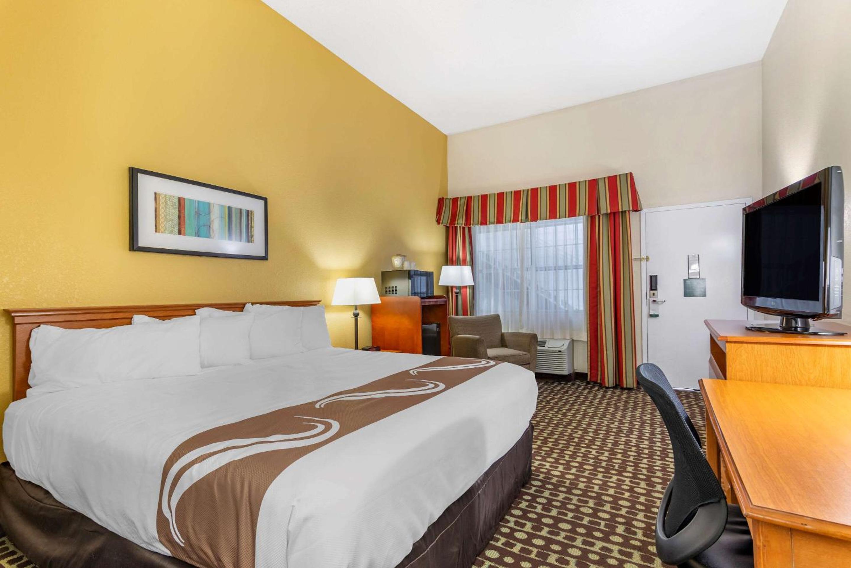 King Room - Non-Smoking - Photo 2