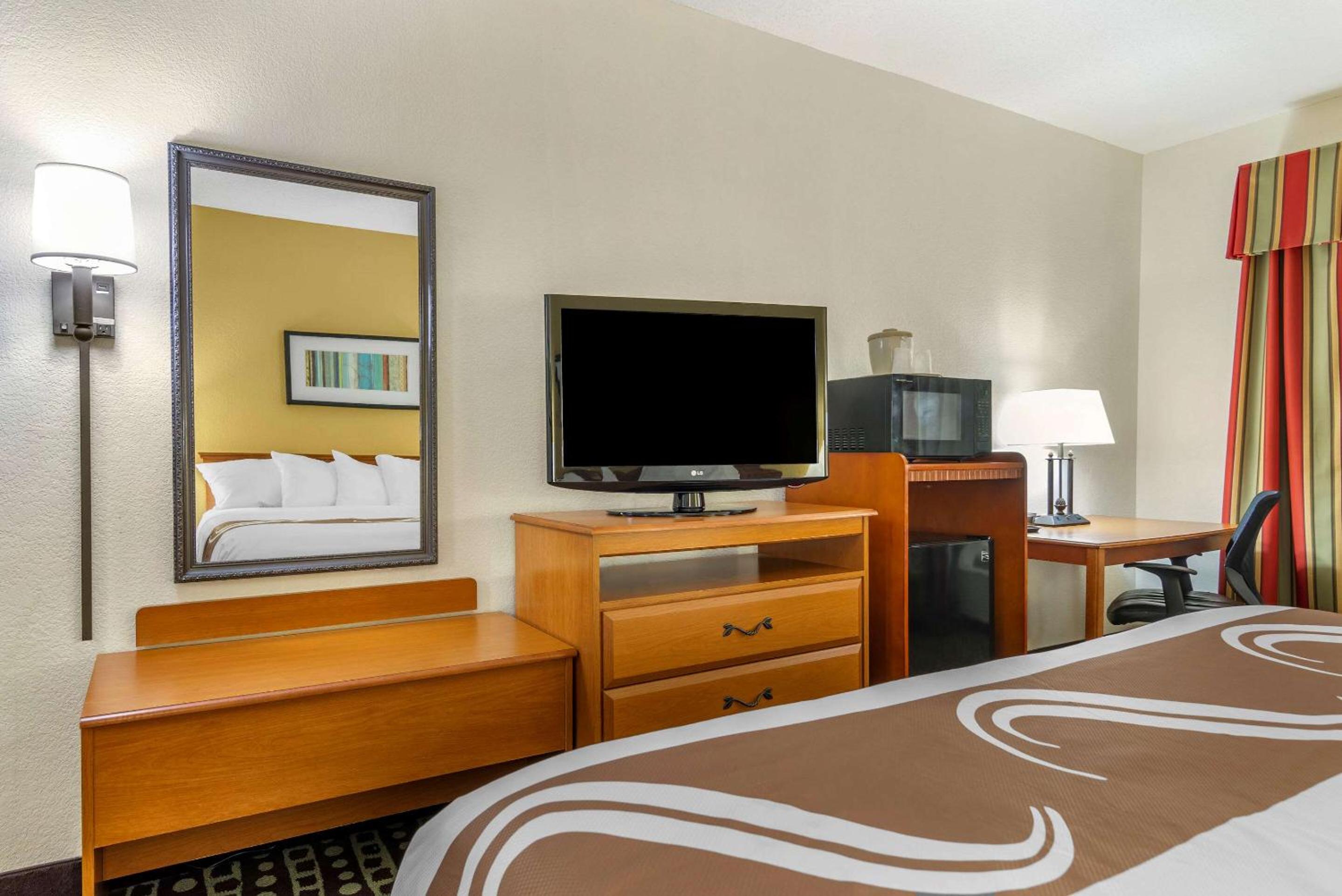 King Room - Accessible/Non-Smoking - Photo 1