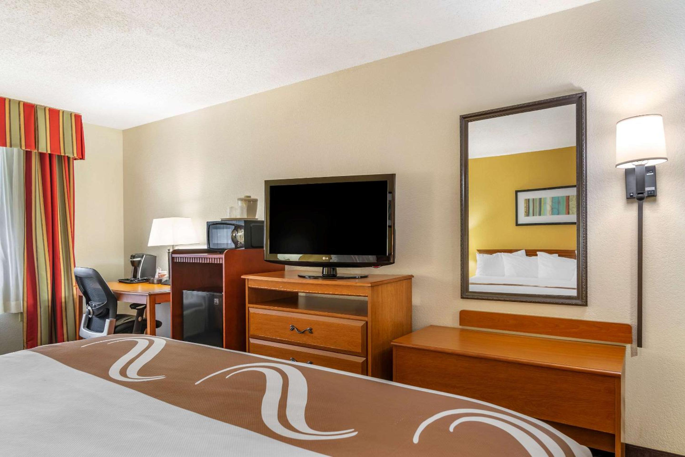 King Room with Sofa-Bed - Non-Smoking - Photo 1