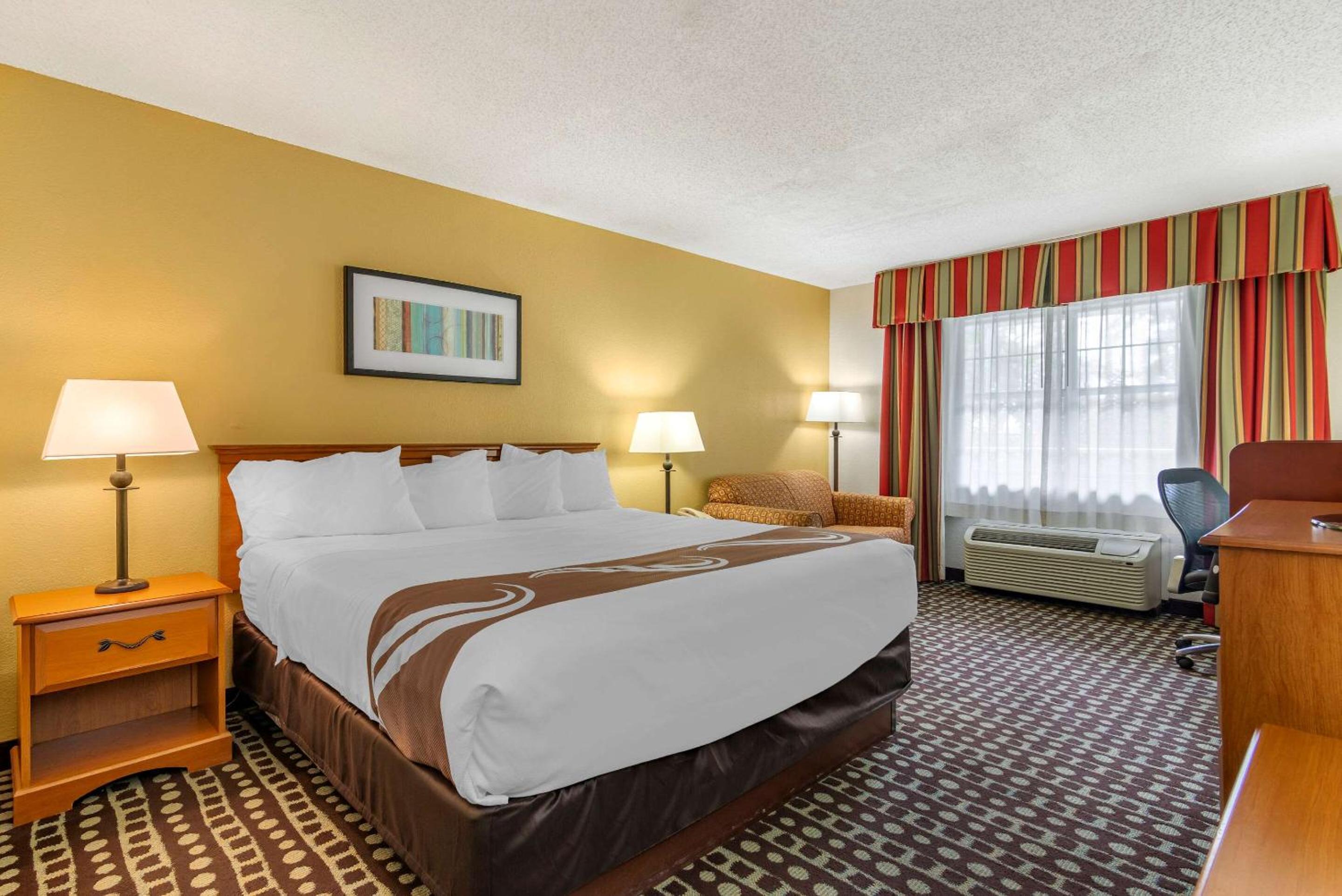King Room with Sofa-Bed - Non-Smoking - Photo 3