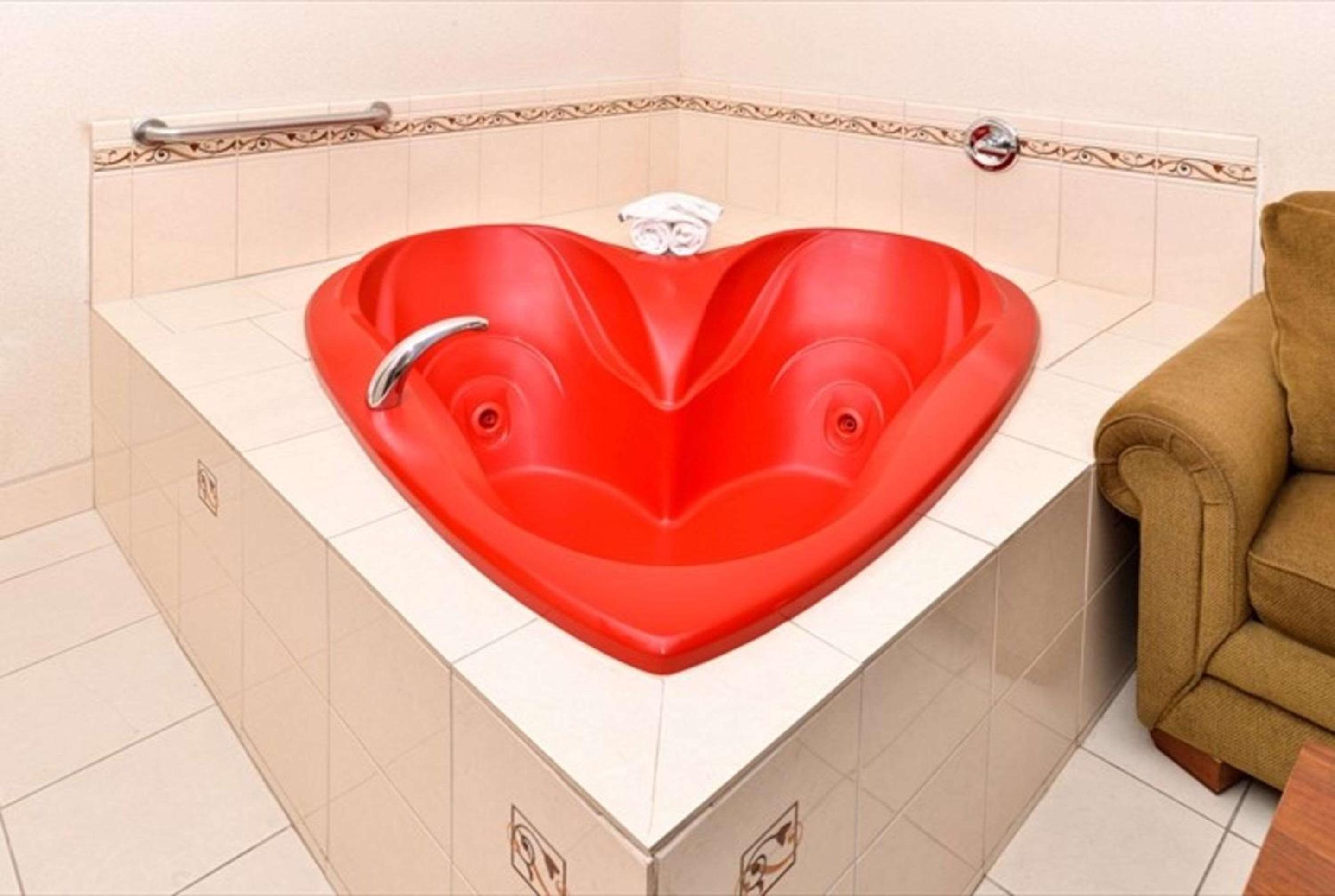 King Suite With Whirlpool - Accessible/Non-Smoking