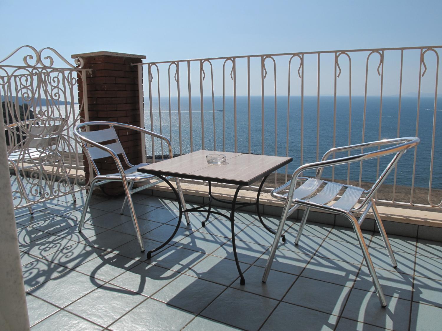 Double or Twin Room with Sea View - Photo 19