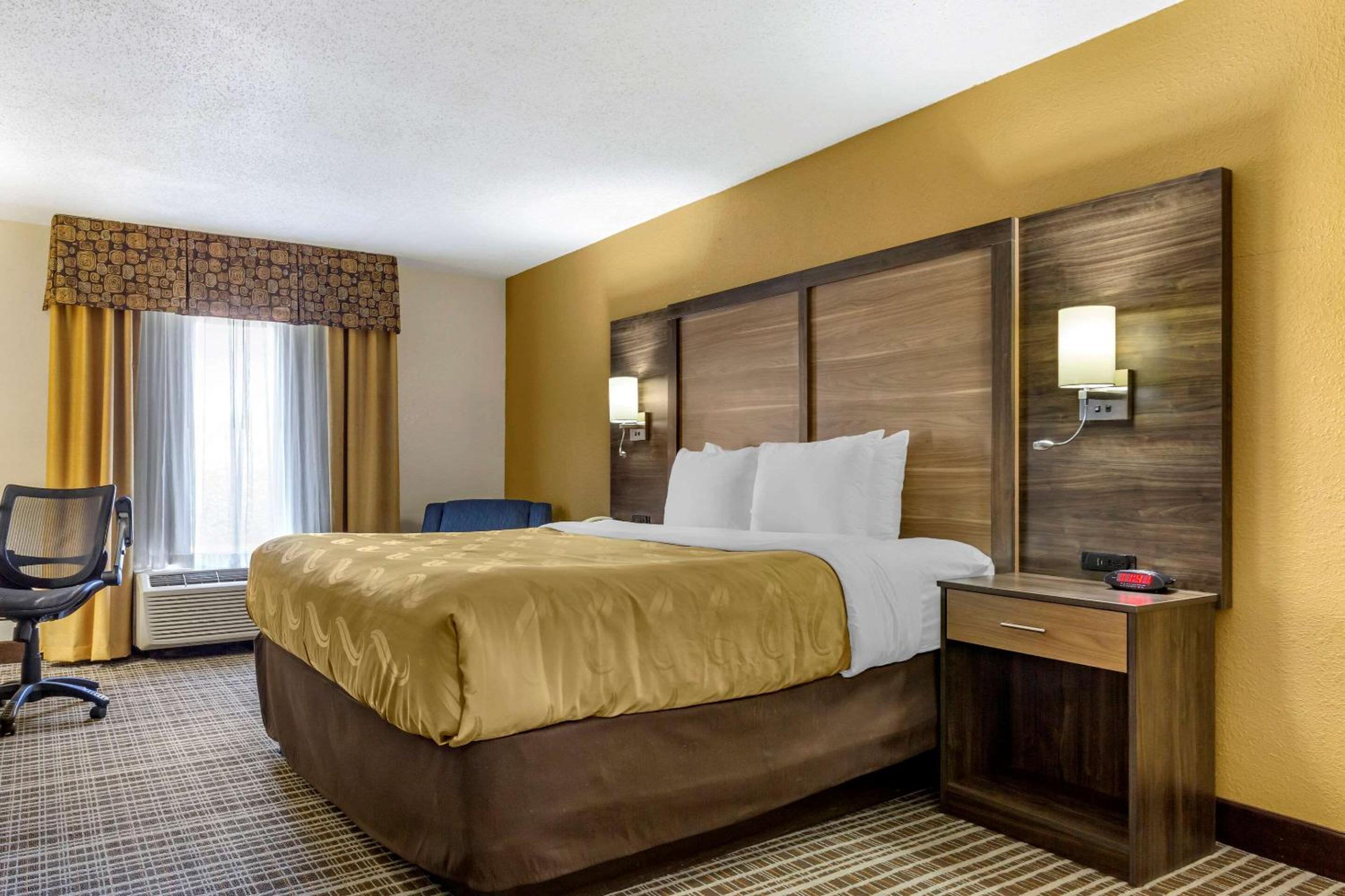 King Room - Non-Smoking - Photo 1