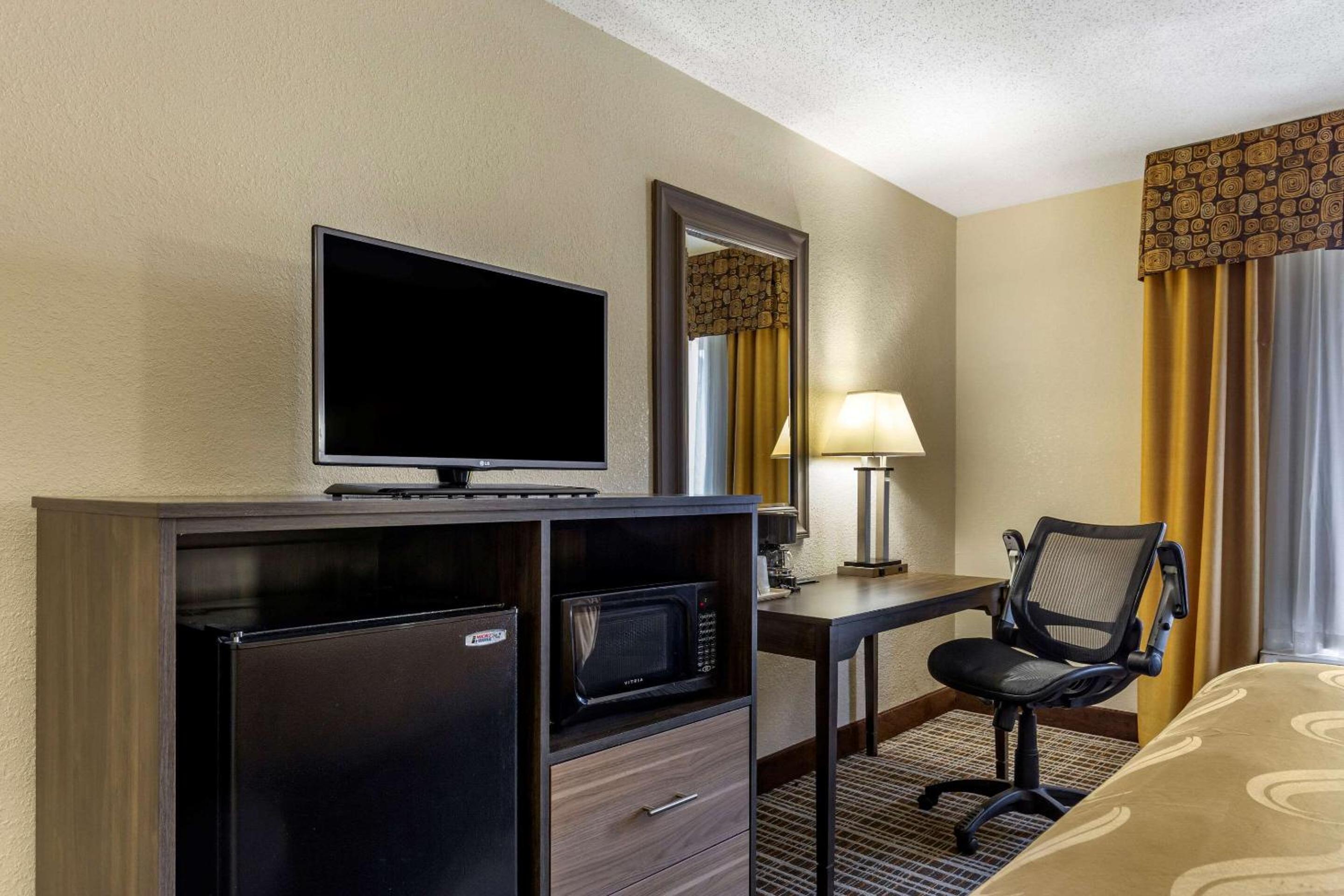 King Room - Non-Smoking - Photo 2