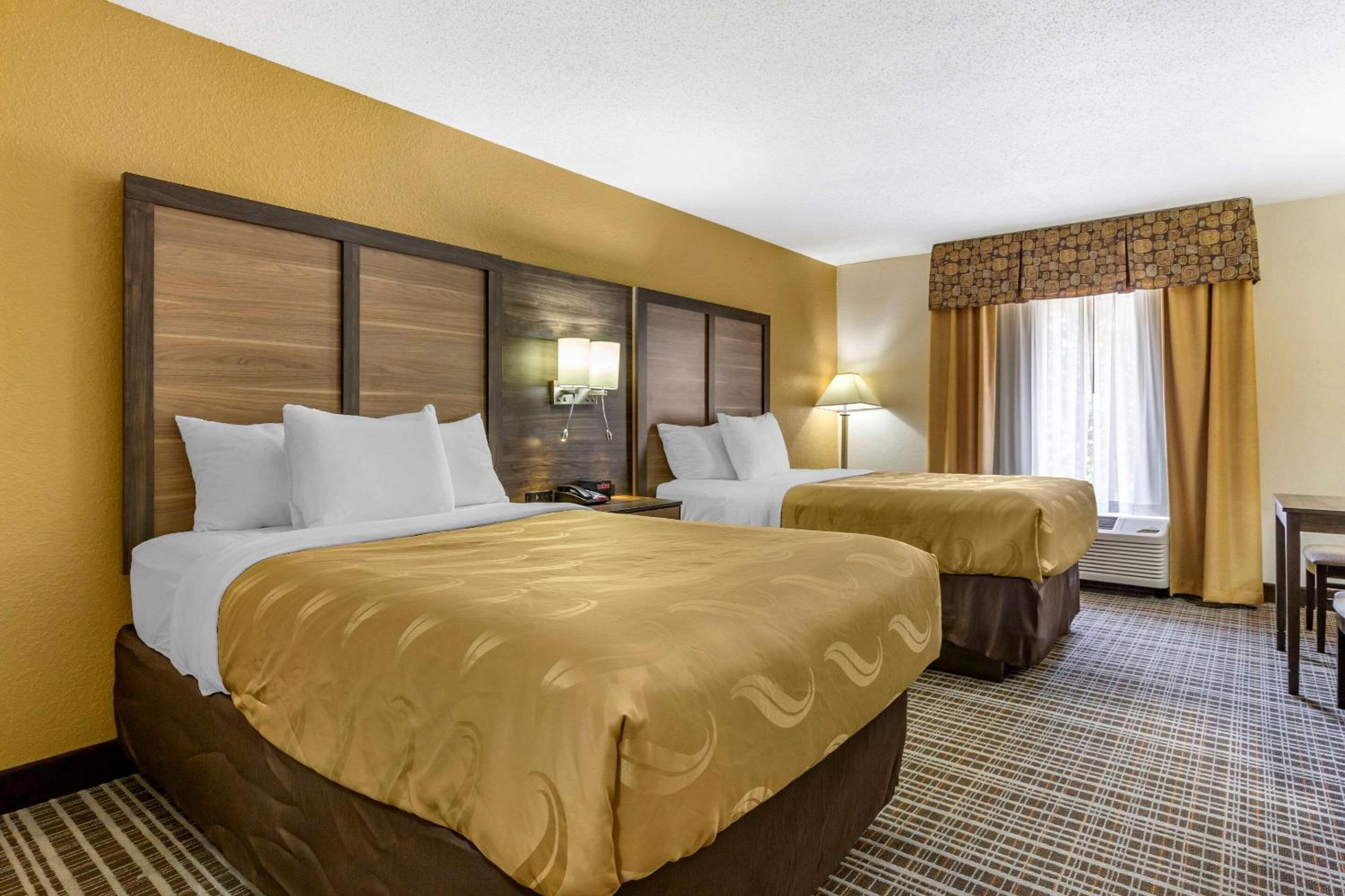 Room with Two Double Beds - Non-Smoking - Photo 4