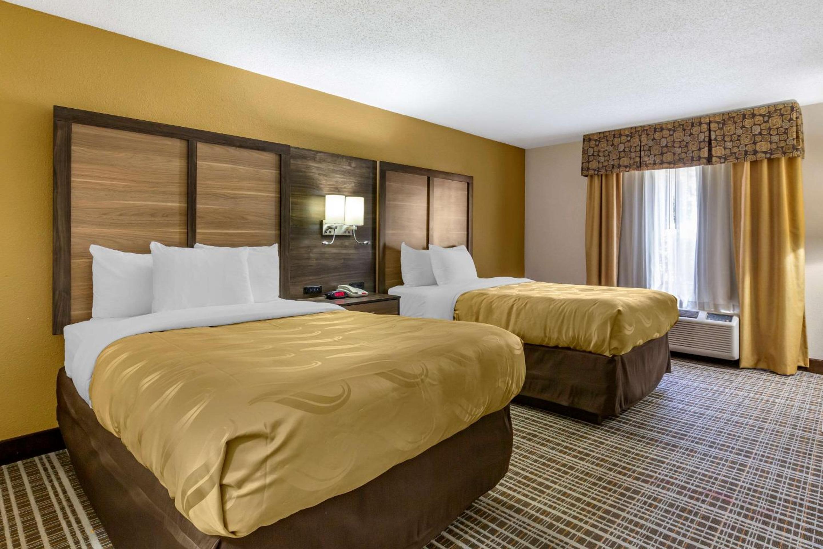 Room with Two Double Beds - Non-Smoking - Photo 1