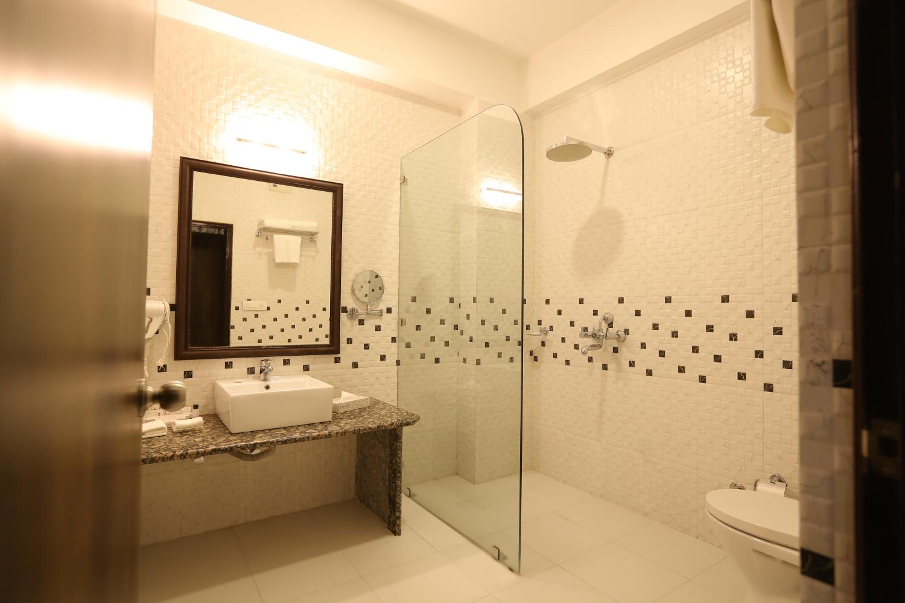 Premier Twin Room - Photo 9