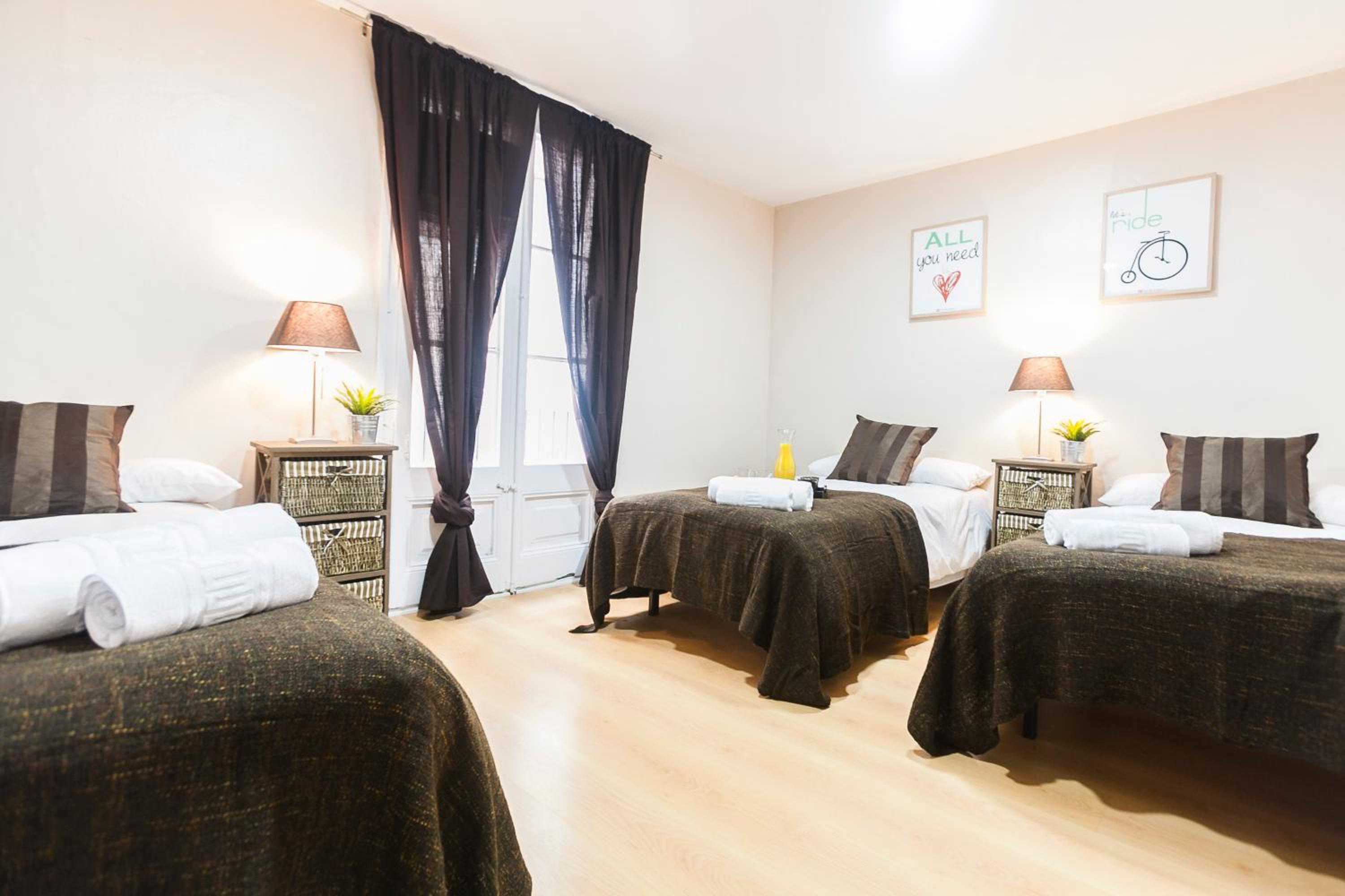 Superior Four-Bedroom Apartment - Balmes, 12 photo 3