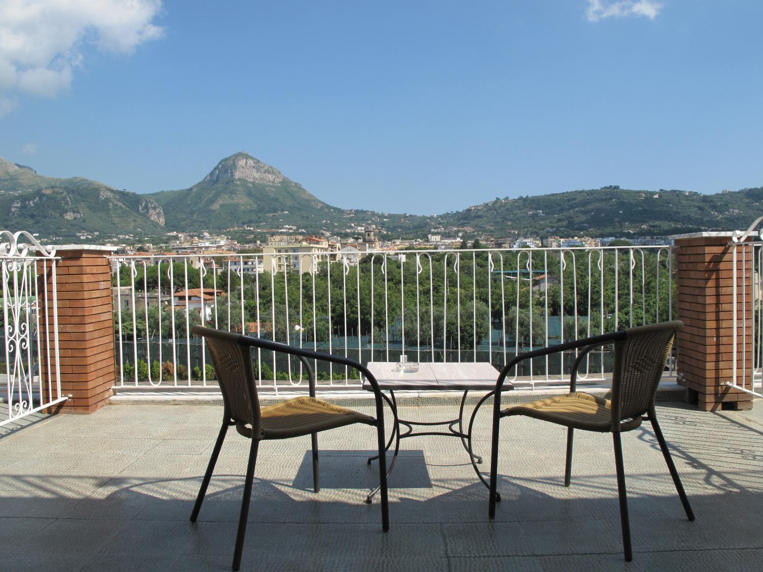 Double or Twin Room with Mountain View - Photo 3