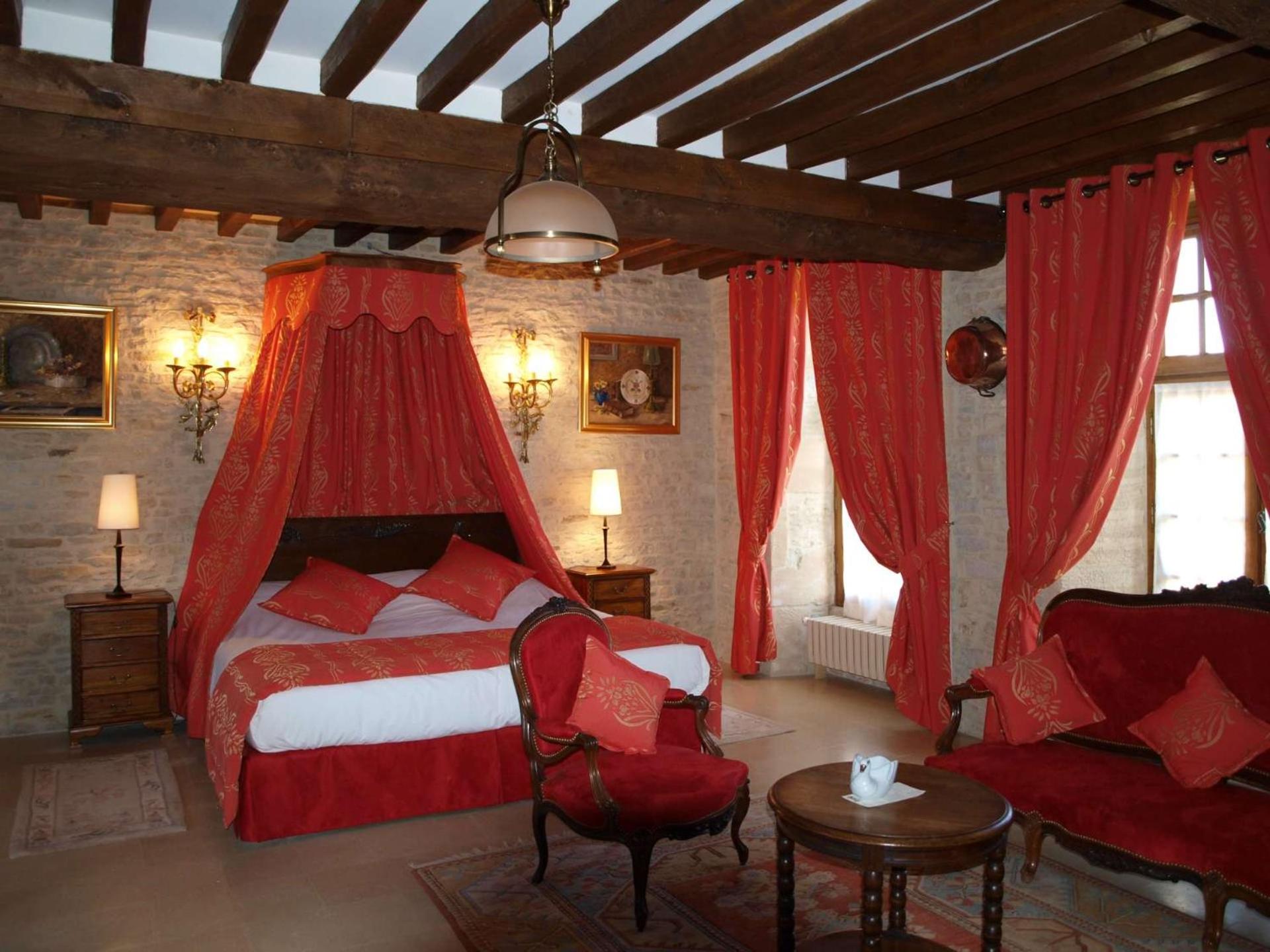 Suite - Photo 1