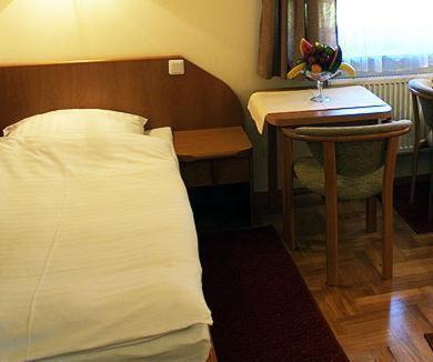 Single Room photo 2