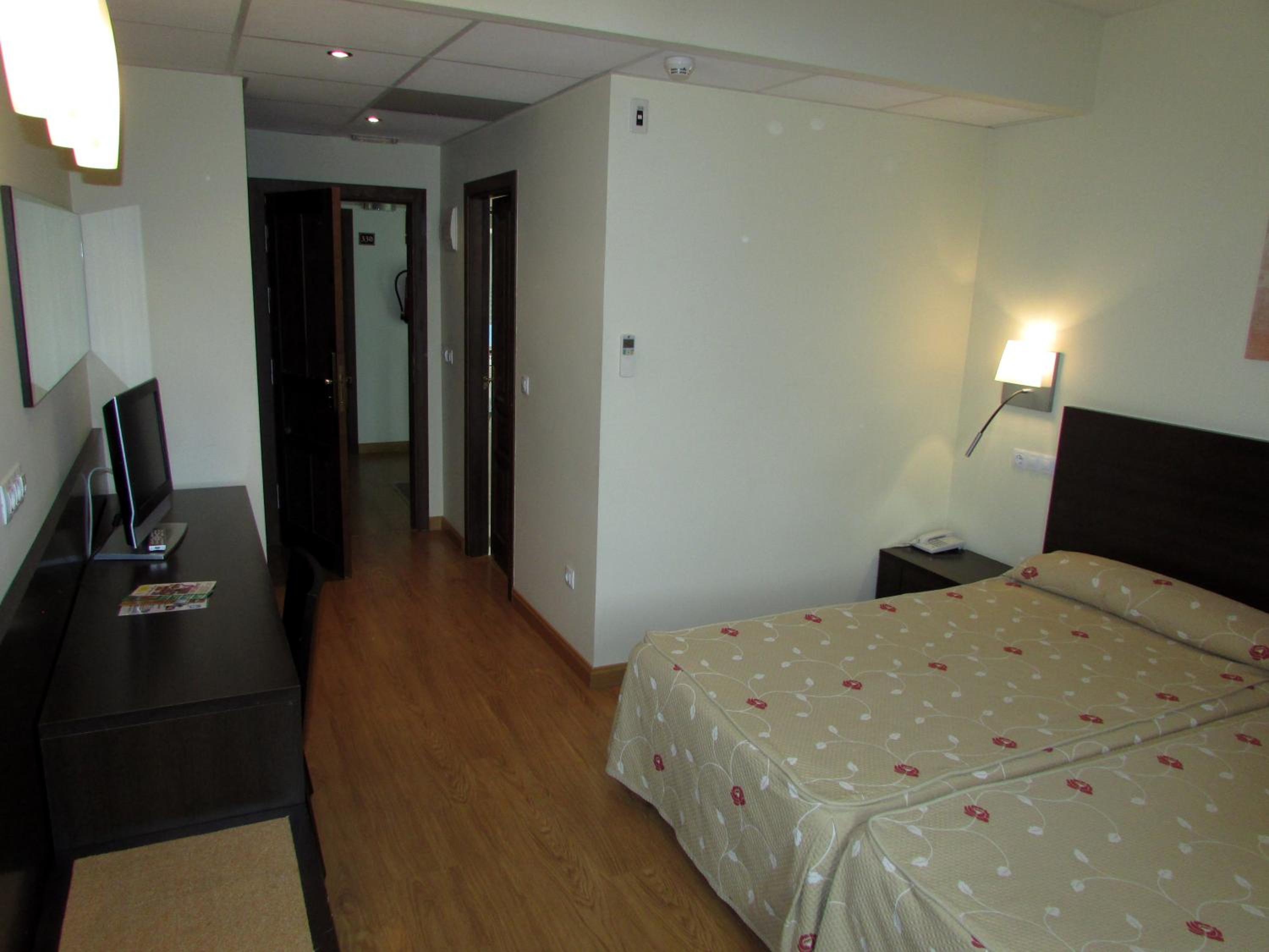 Double or Twin Room - Photo 7