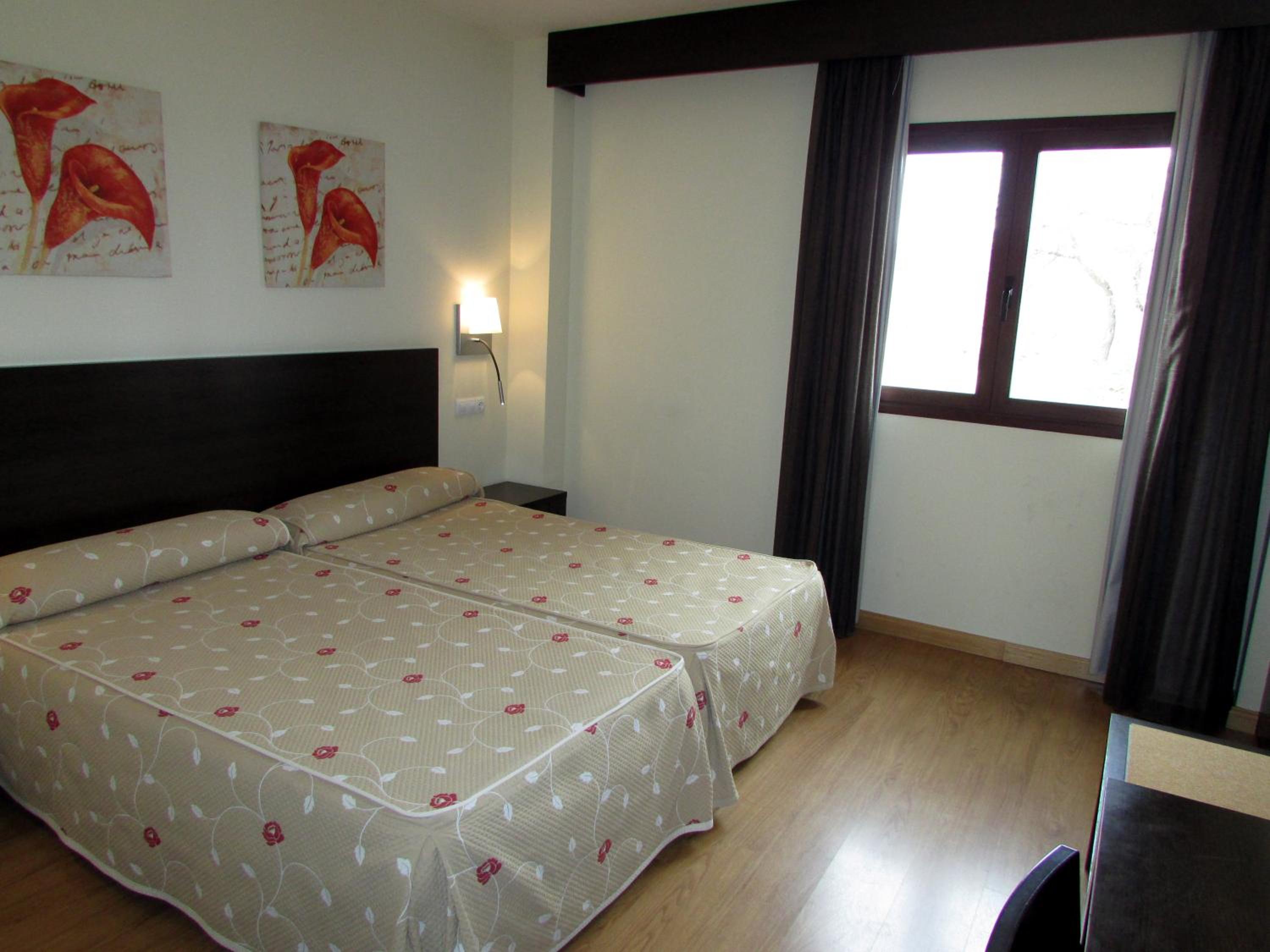 Double or Twin Room - Photo 10
