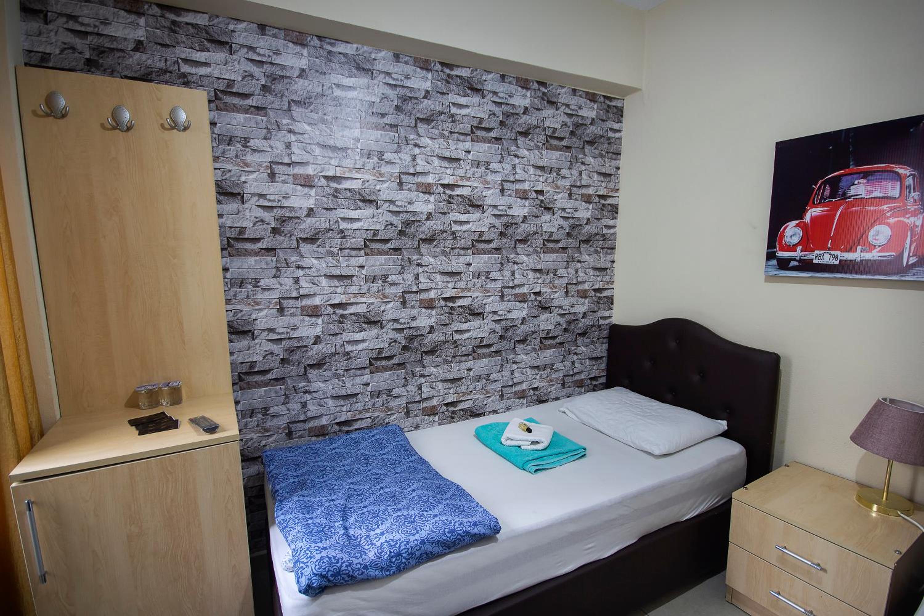Single Room with Private Bathroom photo 3