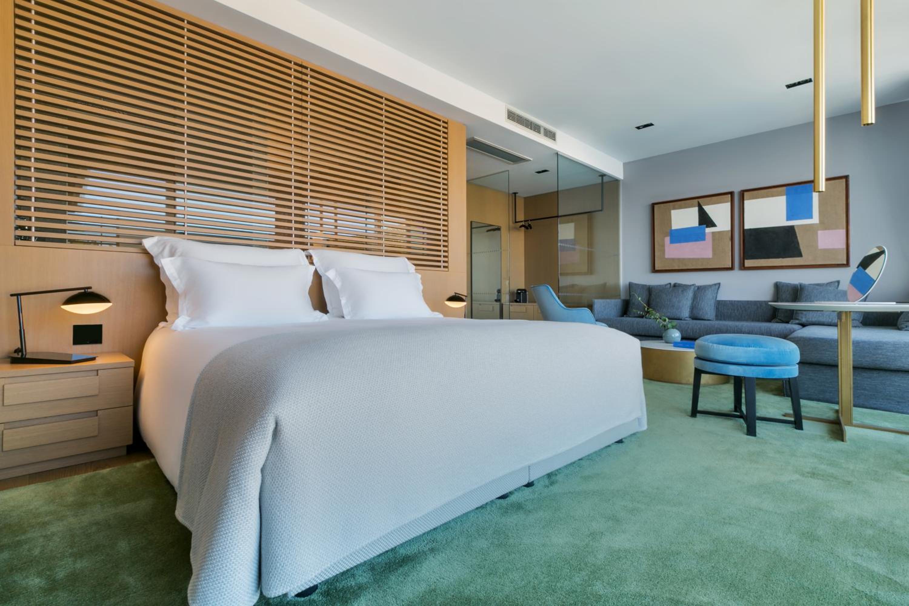 Penthouse Suite with Balcony and Sea View