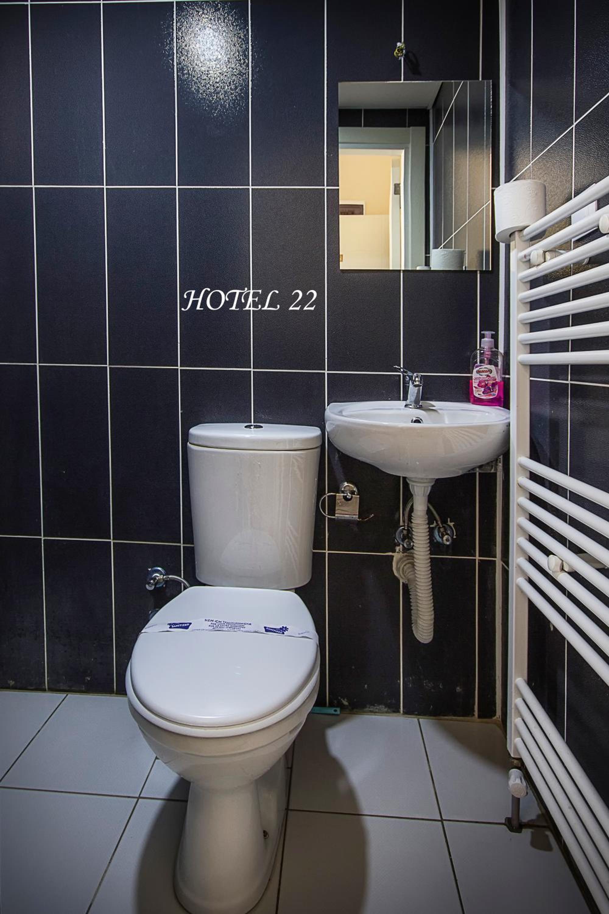 Single Room with Private Bathroom photo 2