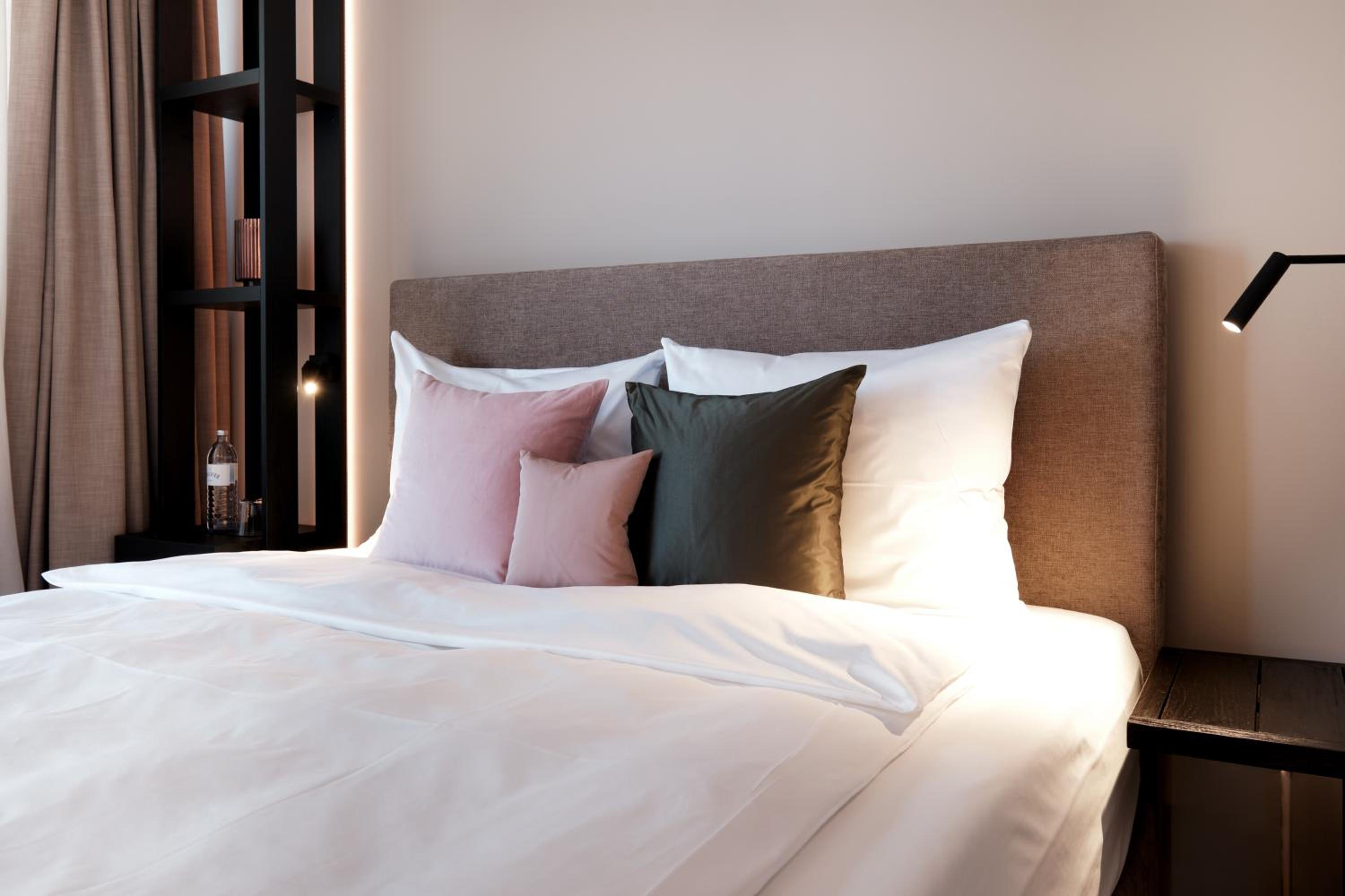 Deluxe Room - Photo 7