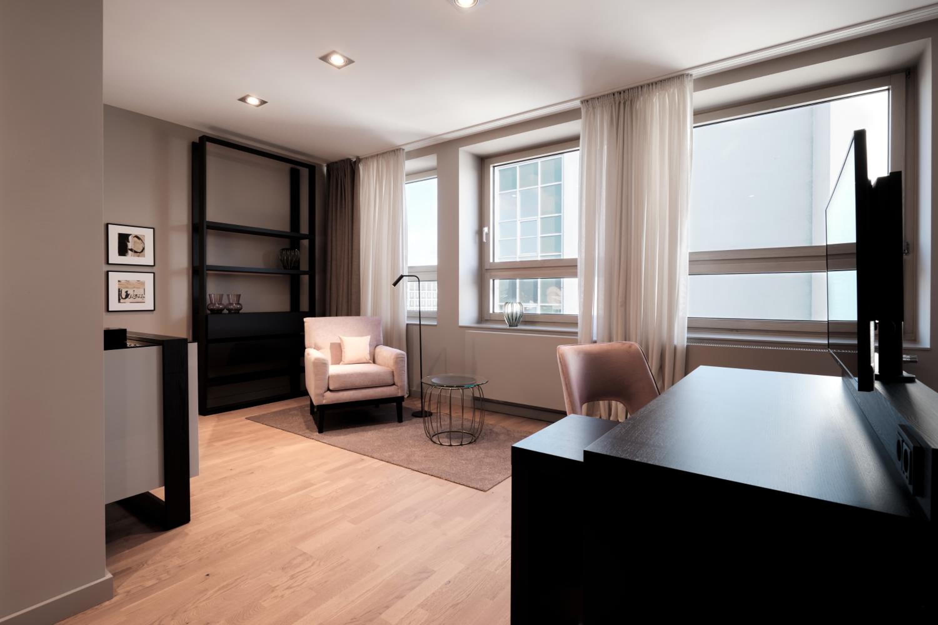 Deluxe Room - Photo 9