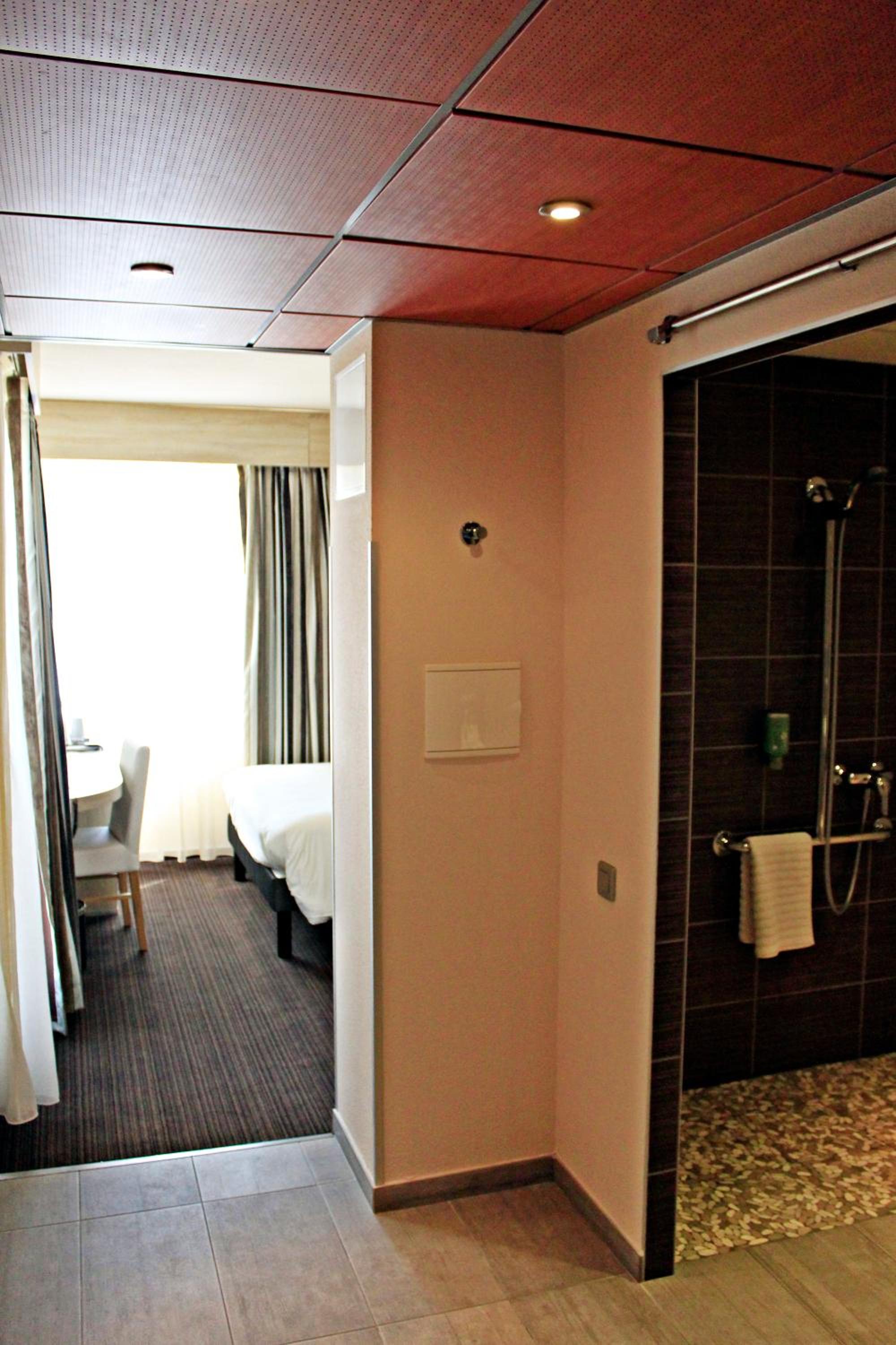Standard Double Room - Disability Access - Photo 5