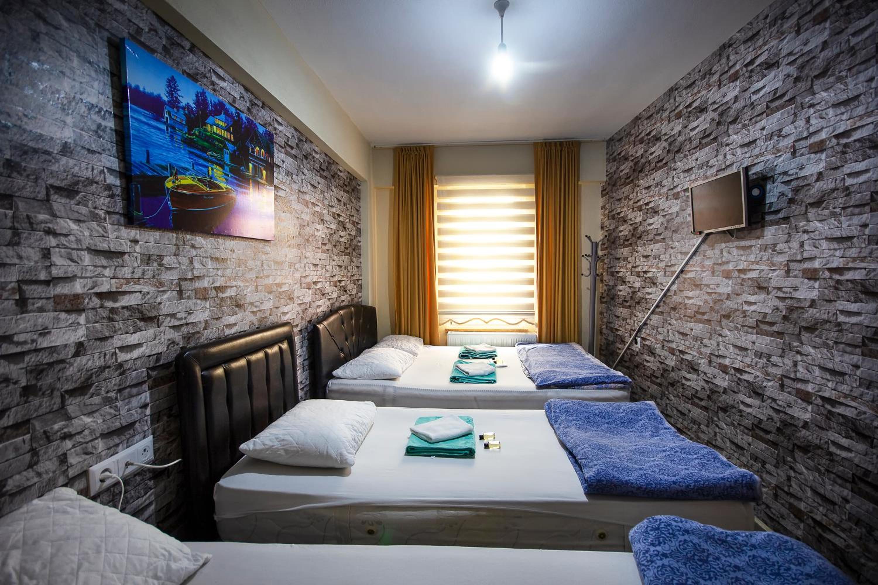 Quadruple Room With Bathroom photo 2