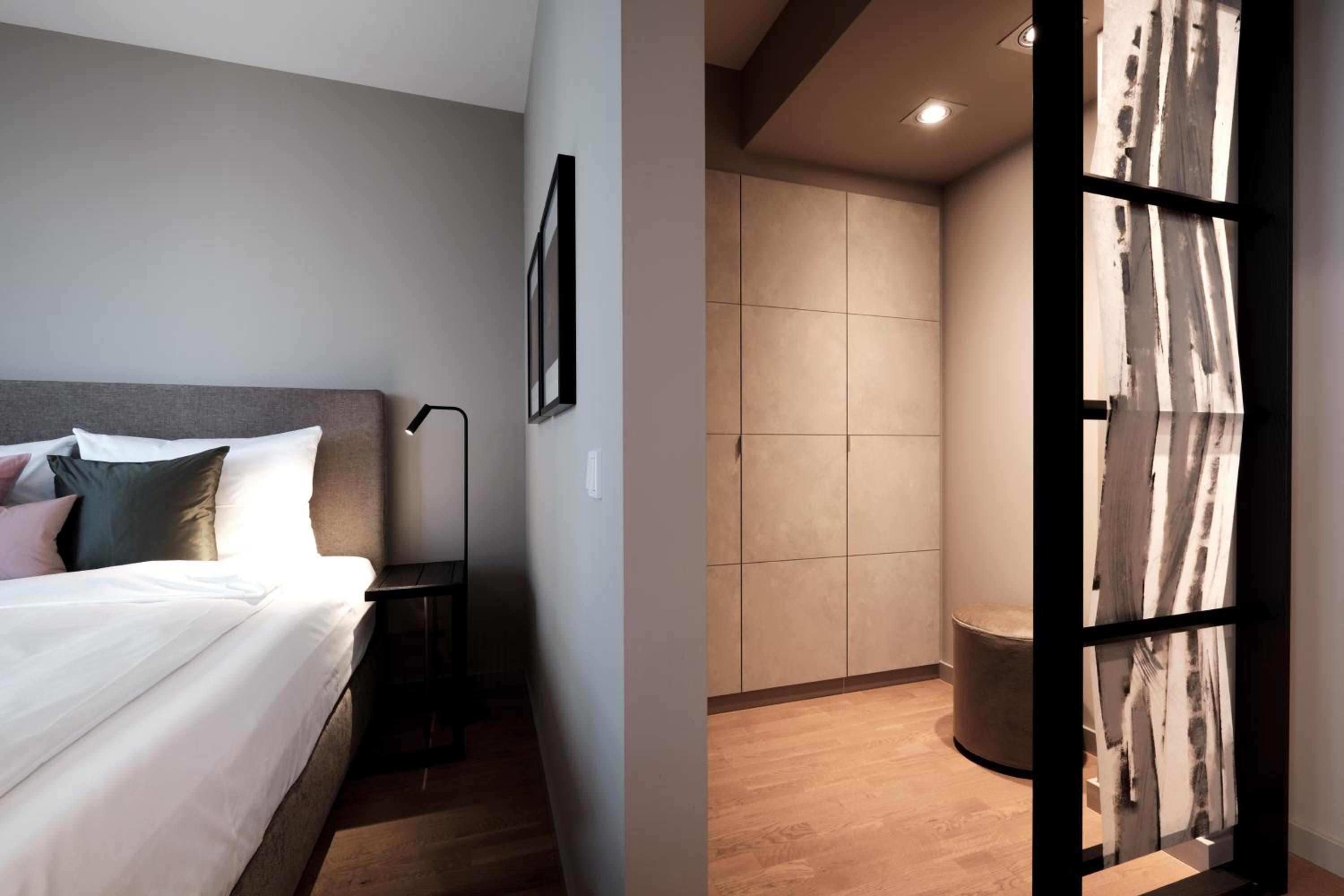 Deluxe Room - Photo 11