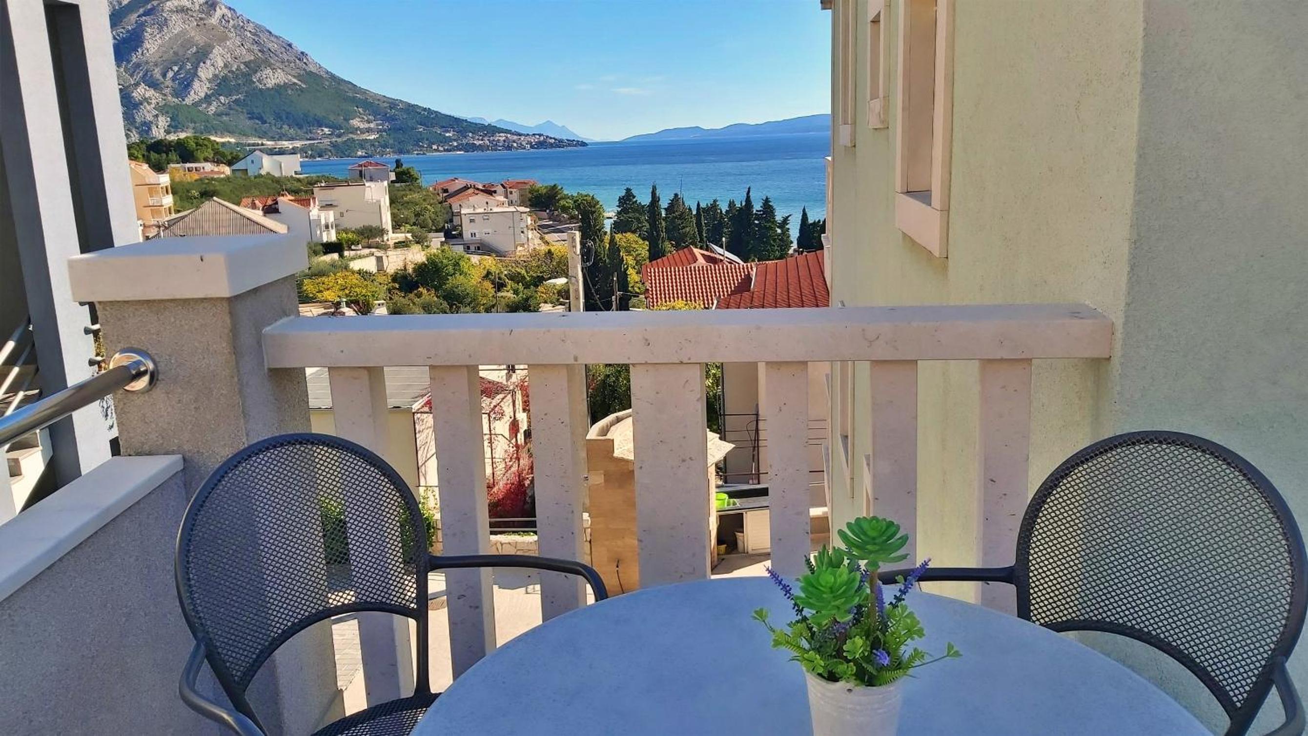 Apartment with Balcony photo 2