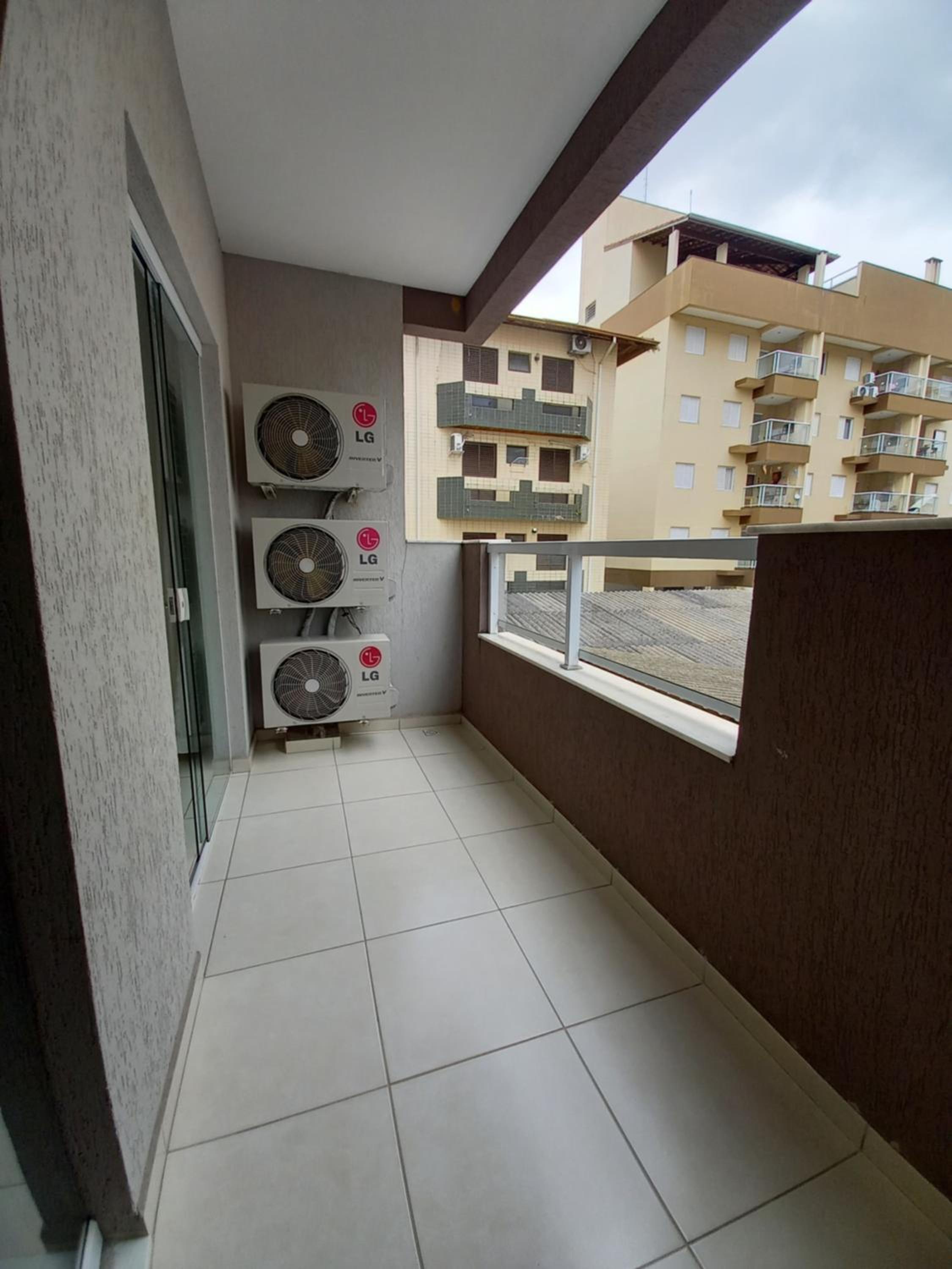 Apartment with Balcony - Photo 28