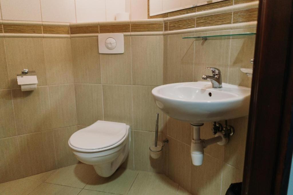 Twin Room - Photo 4