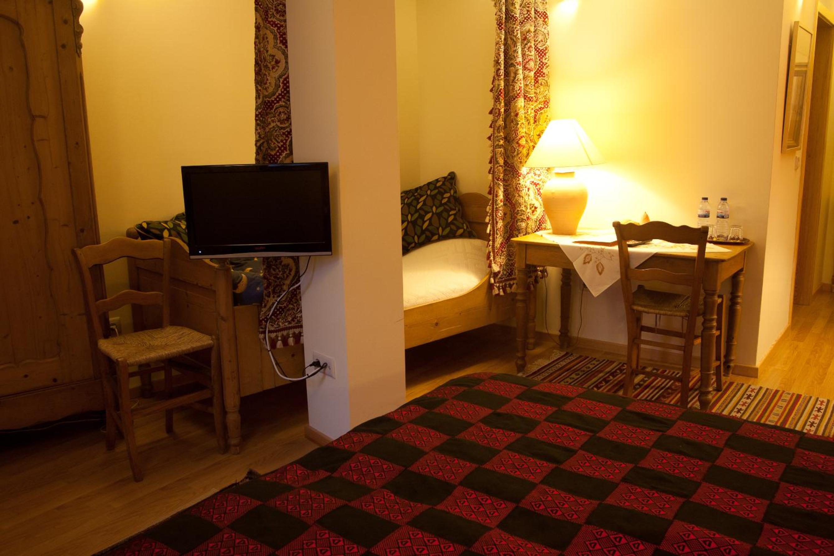 Standard Double Room - Photo 3