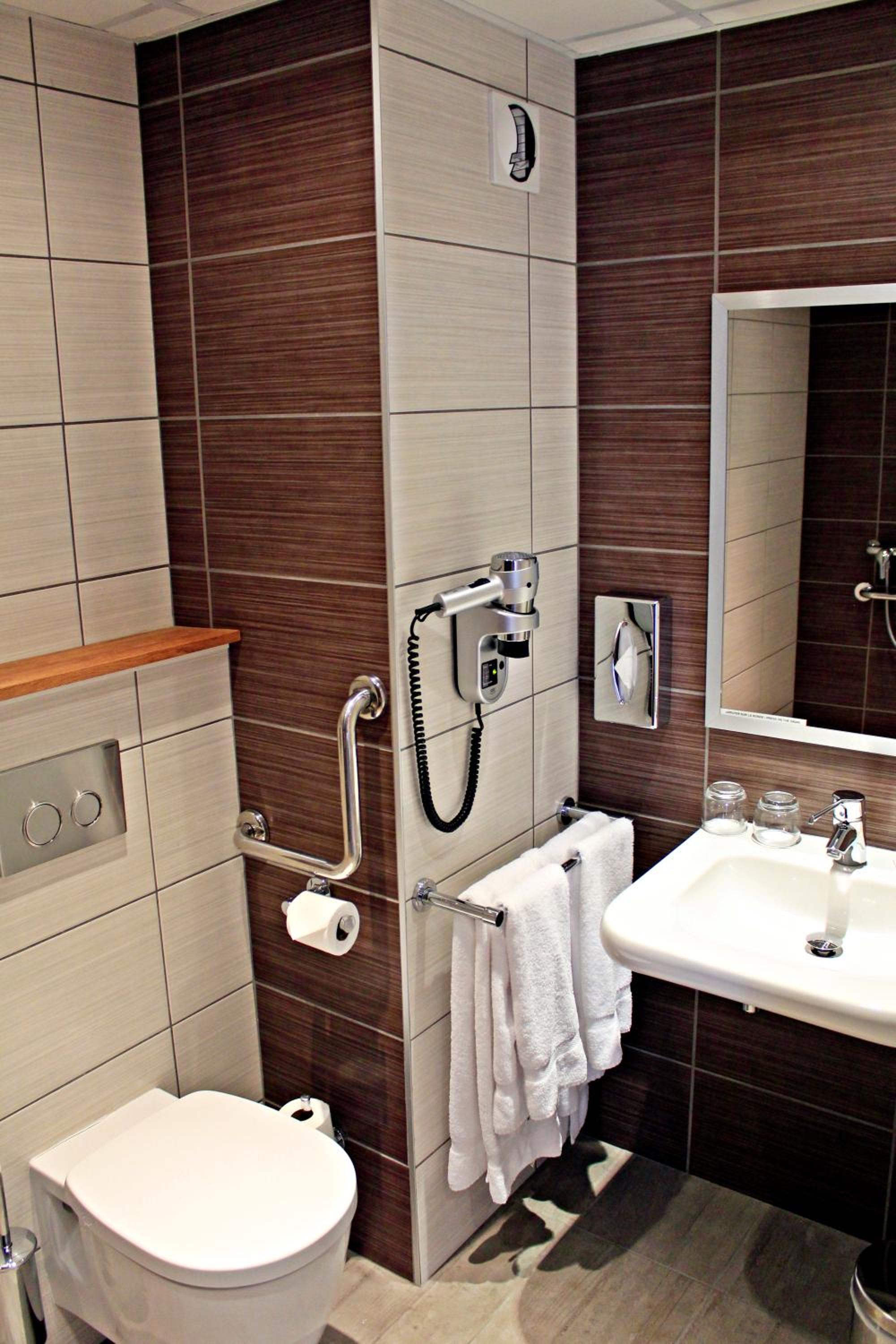 Standard Double Room - Disability Access - Photo 6
