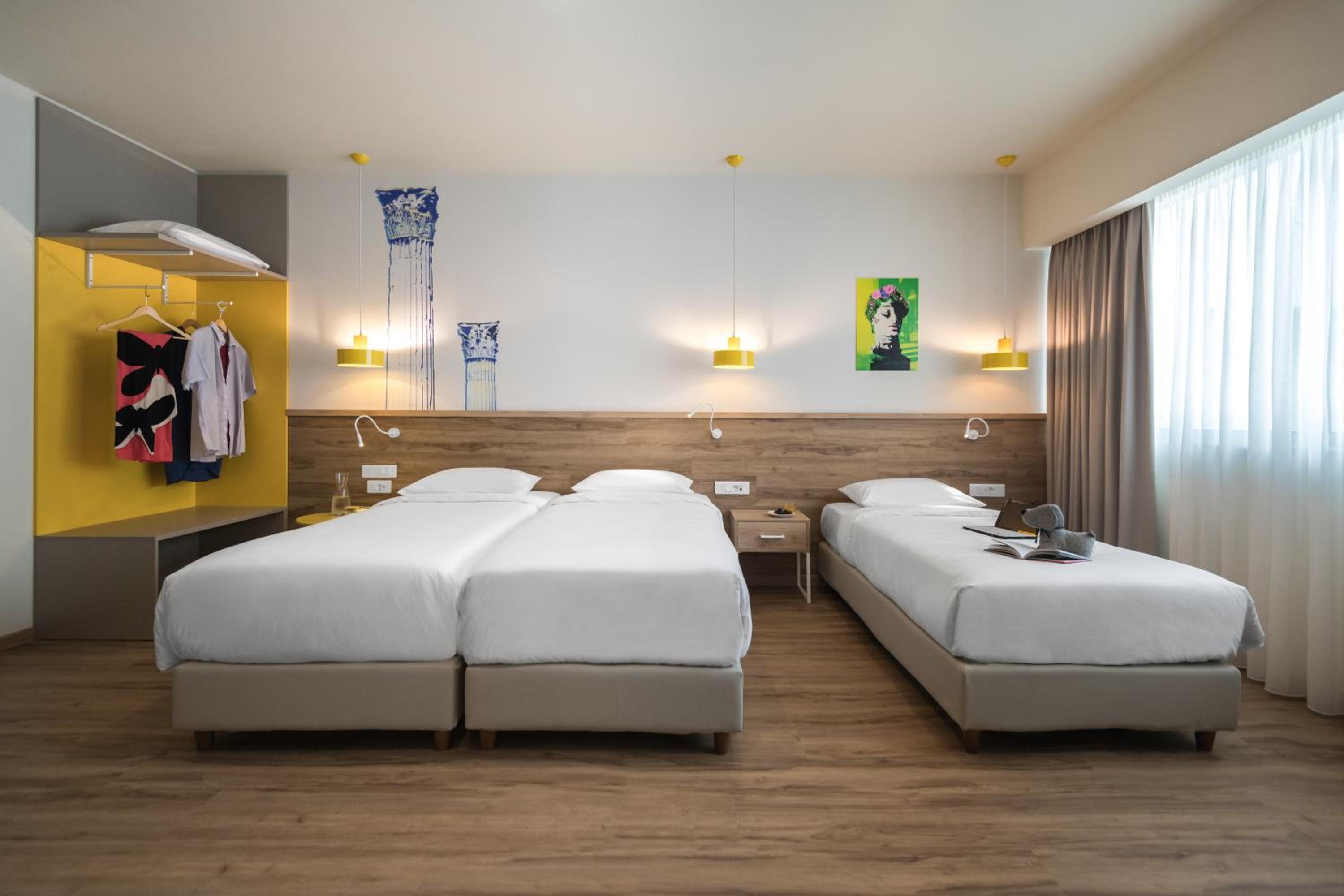 Premium Friends and Family Room