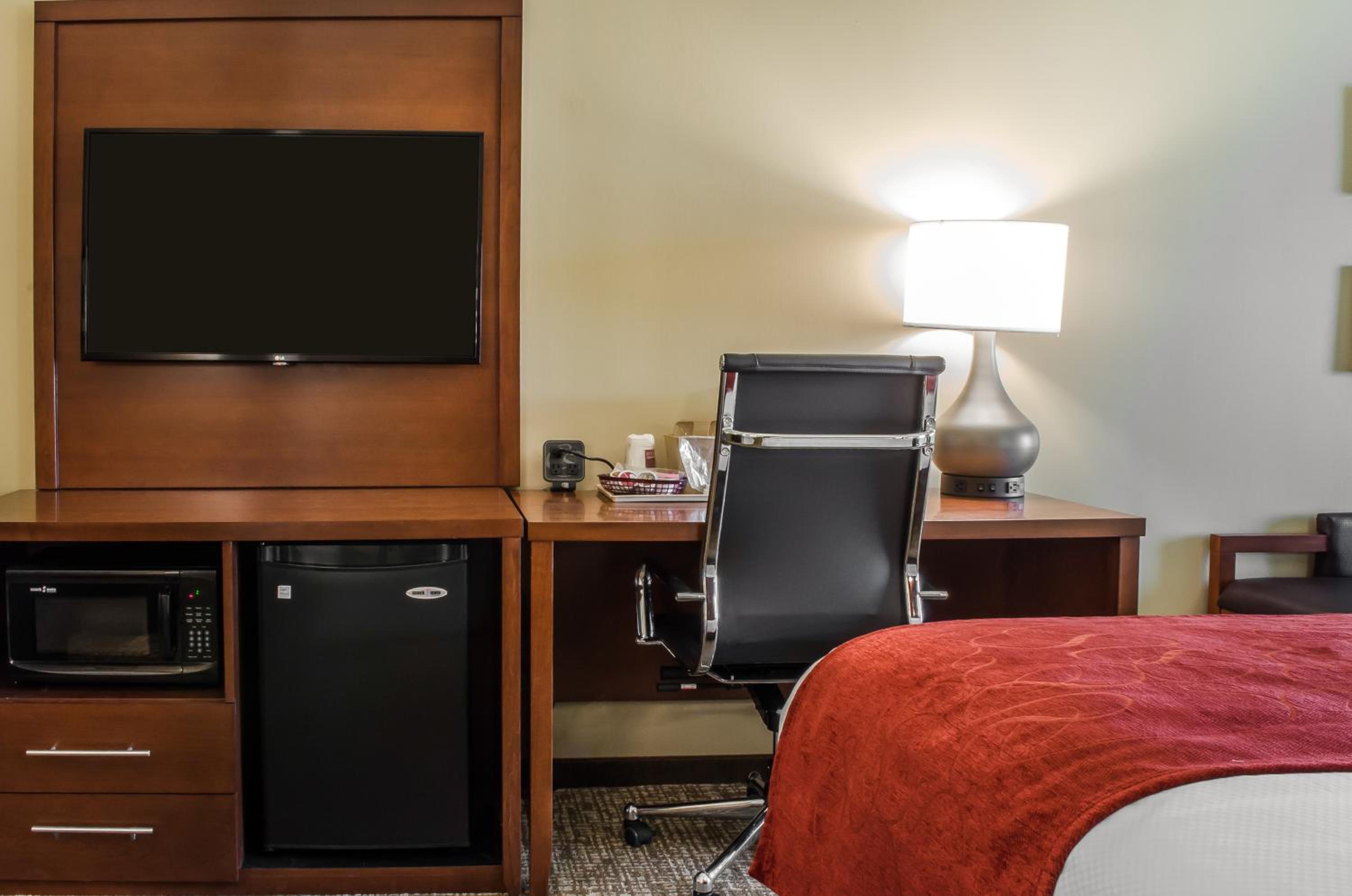King Suite - Accessible/Non-Smoking photo 3