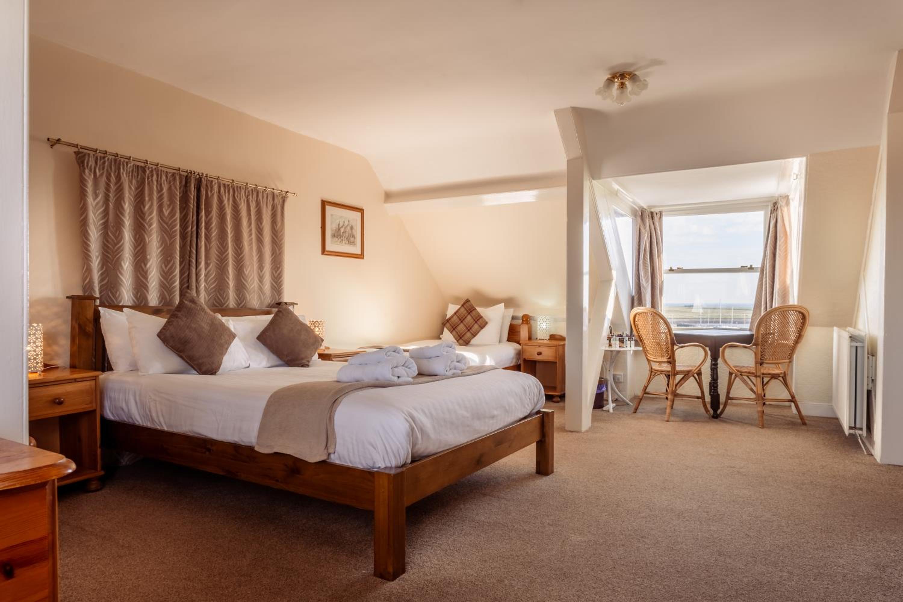 Family Room with Sea View - Photo 3