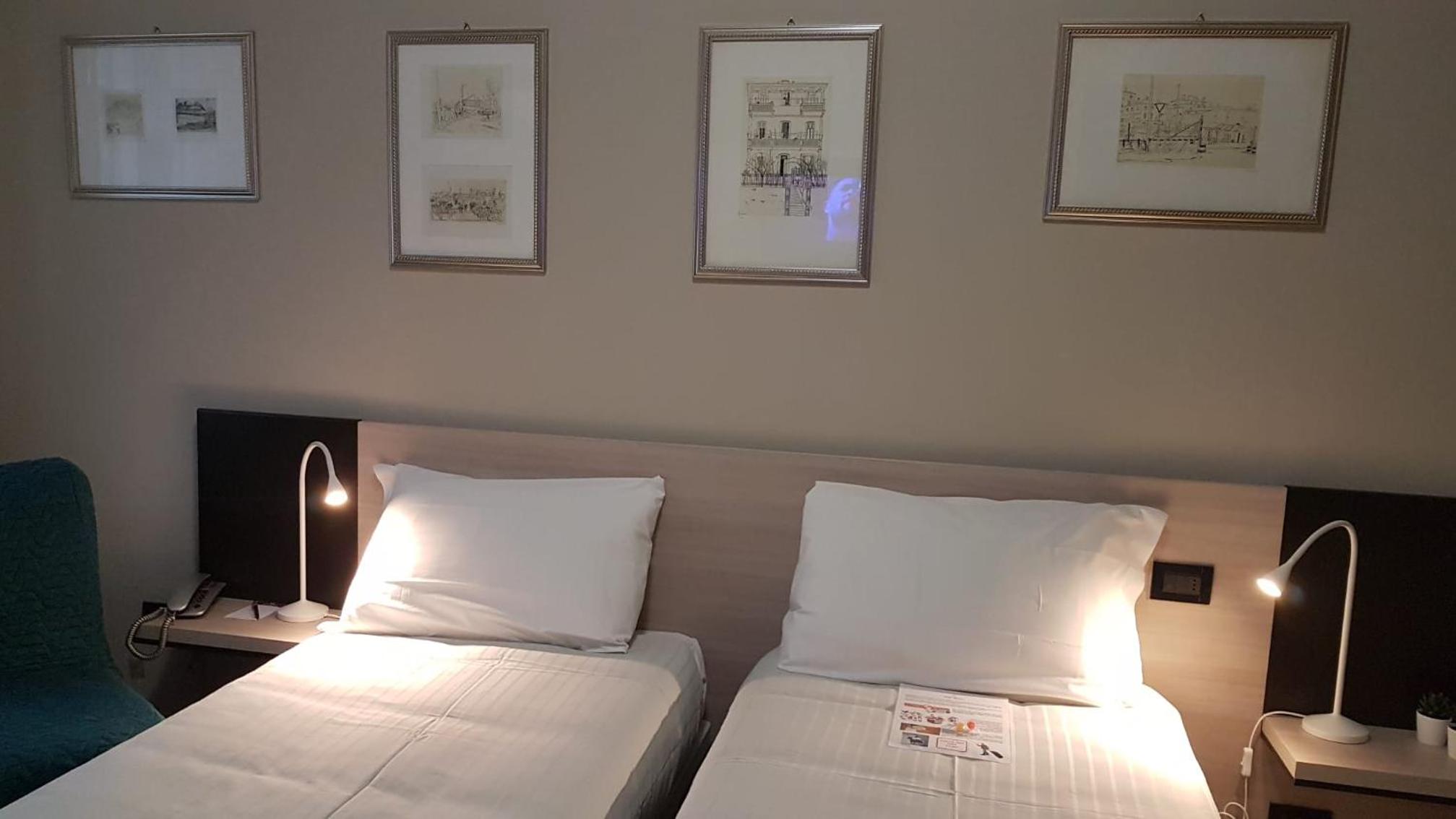 Twin Room - Photo 2