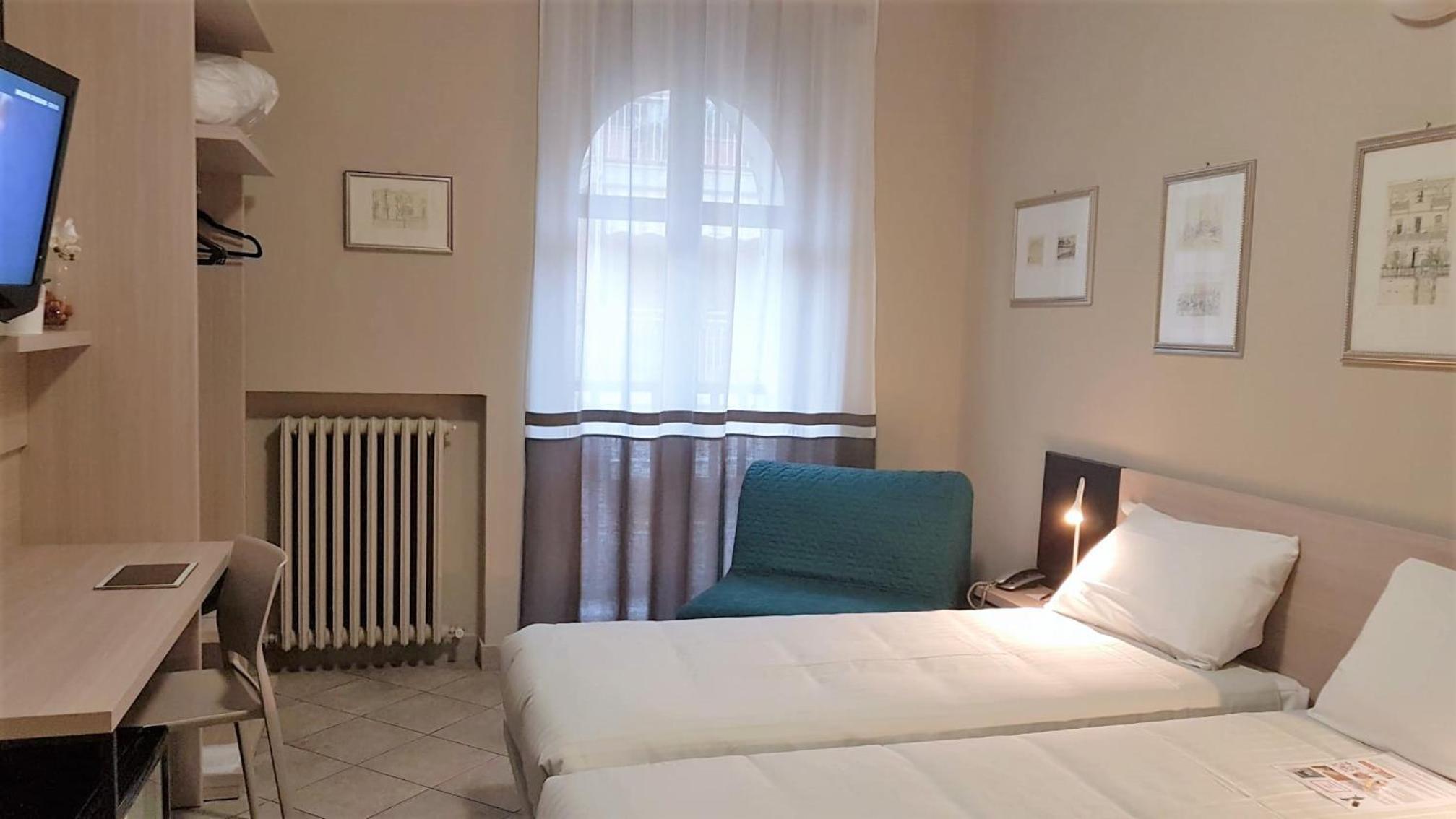 Twin Room - Photo 1