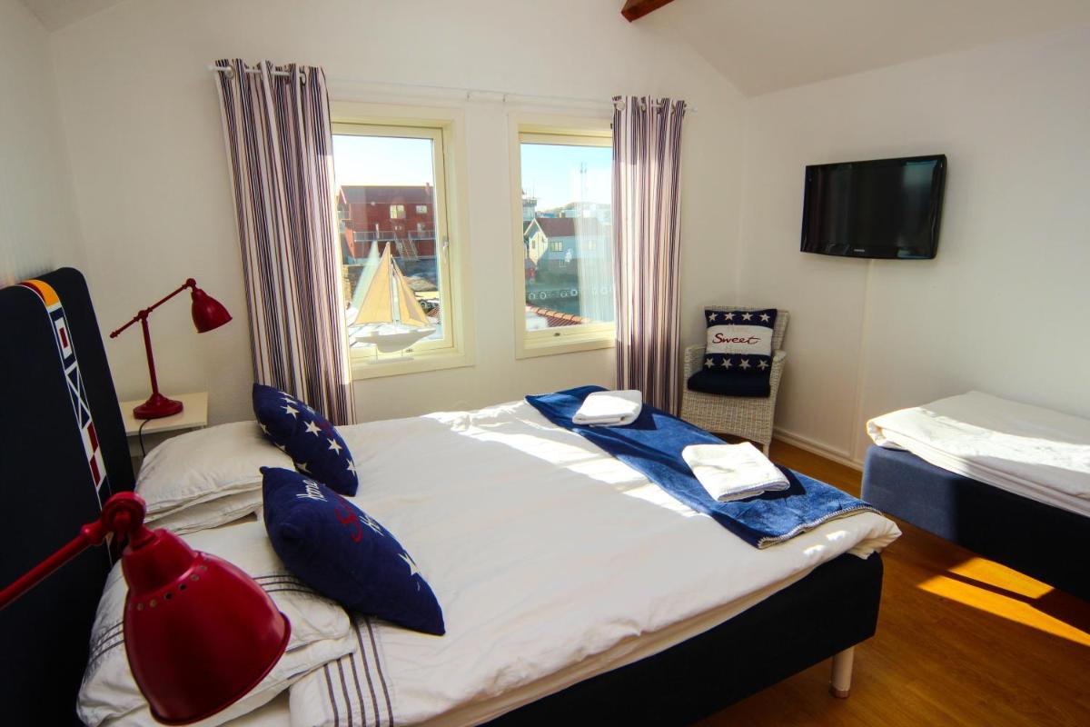 Quadruple Room with Shared Bathroom photo 3