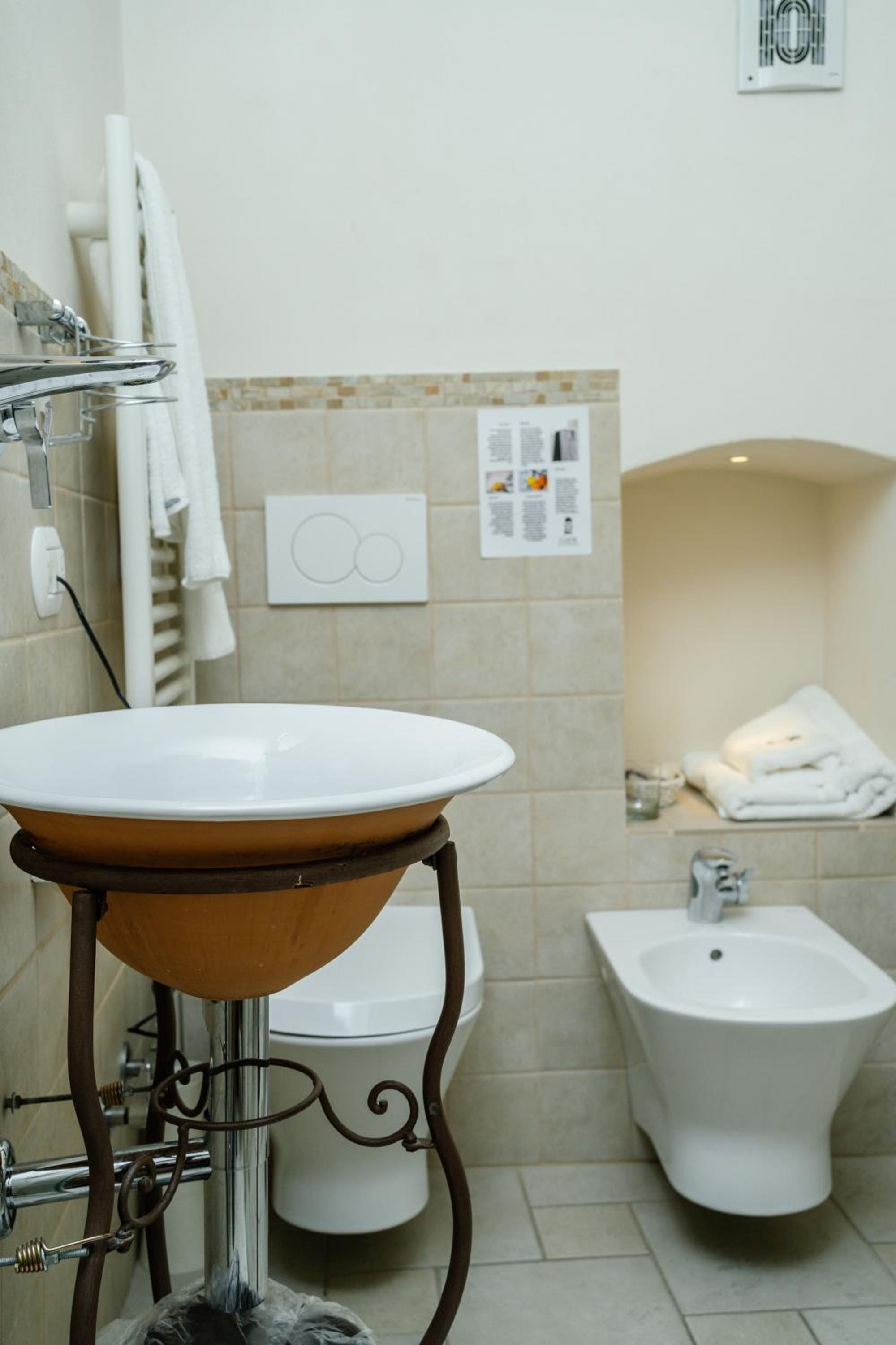 Small Single Room photo 3