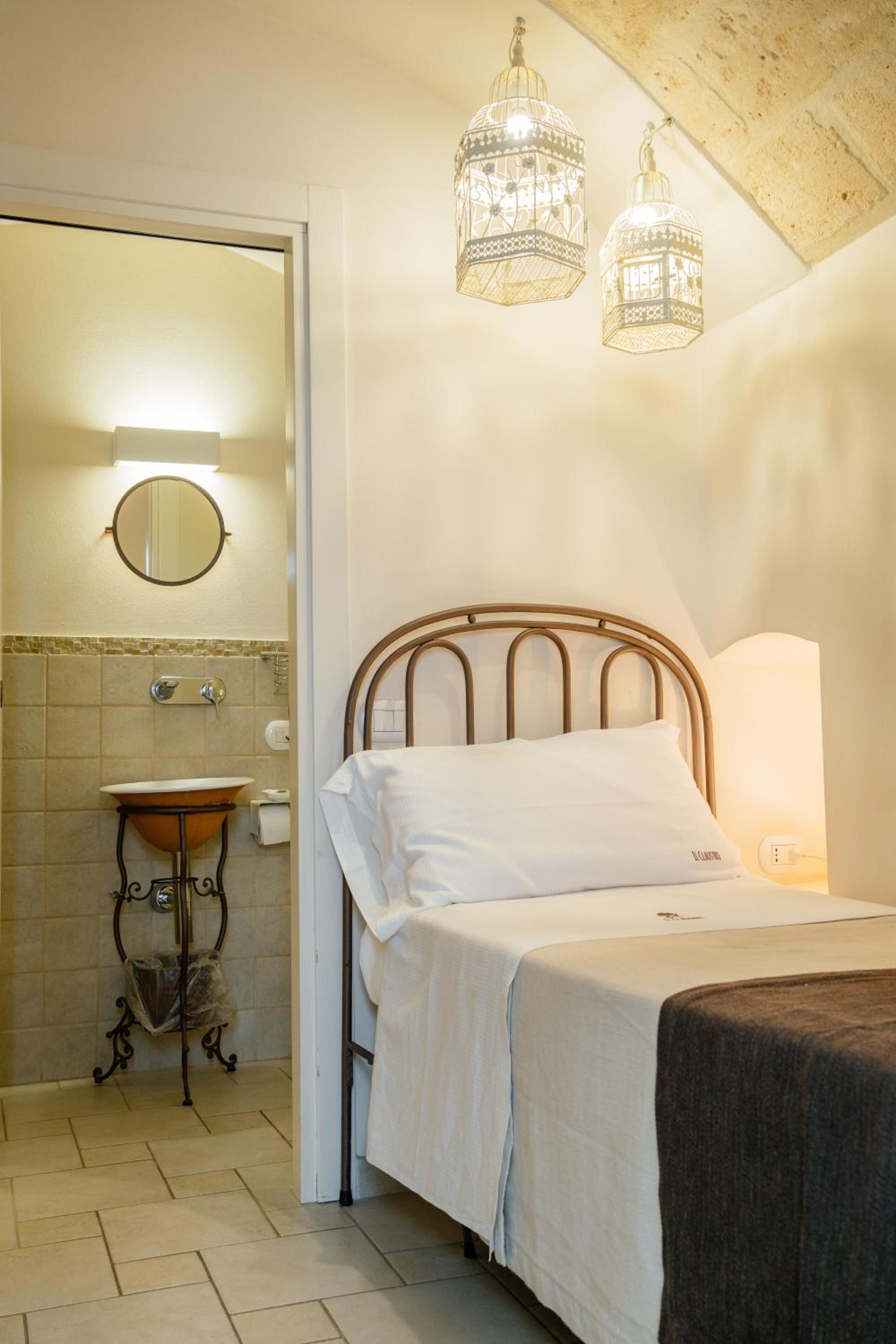 Small Single Room photo 1