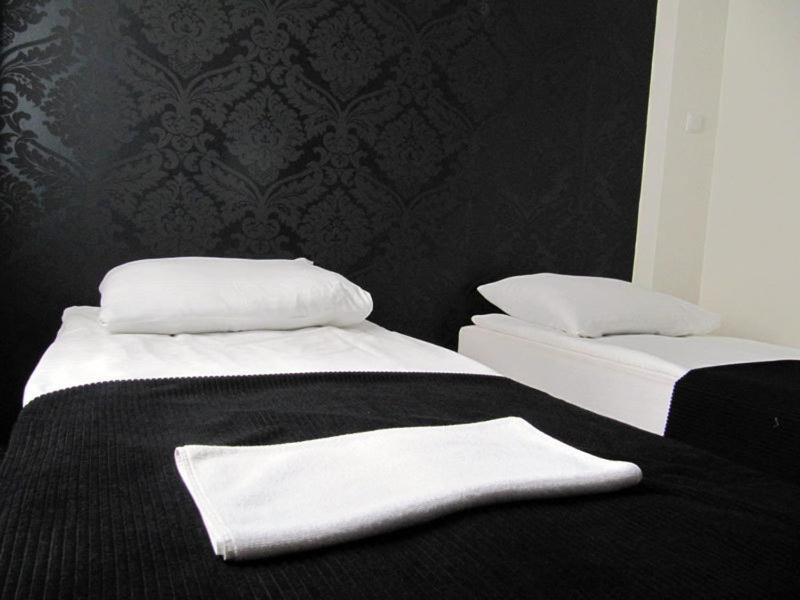 Twin Room - Photo 1