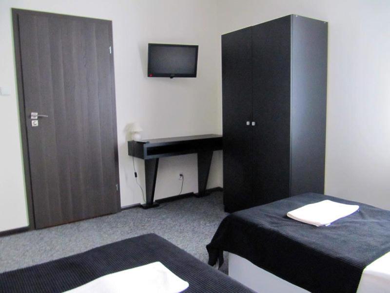 Twin Room - Photo 3