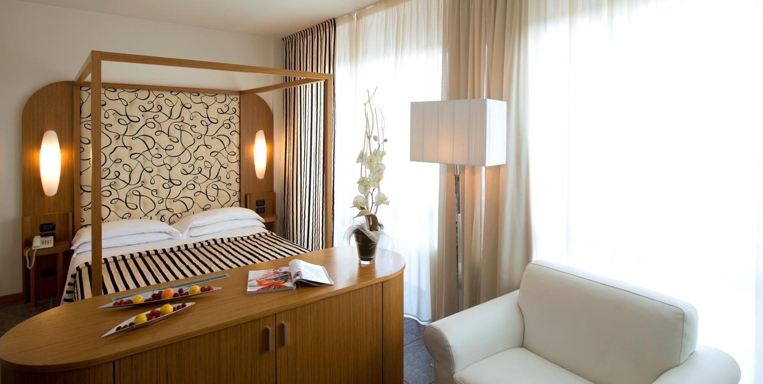 Junior Suite with Spa Access - Photo 1