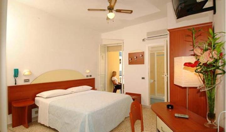 Standard Double or Twin Room with Balcony - Photo 6