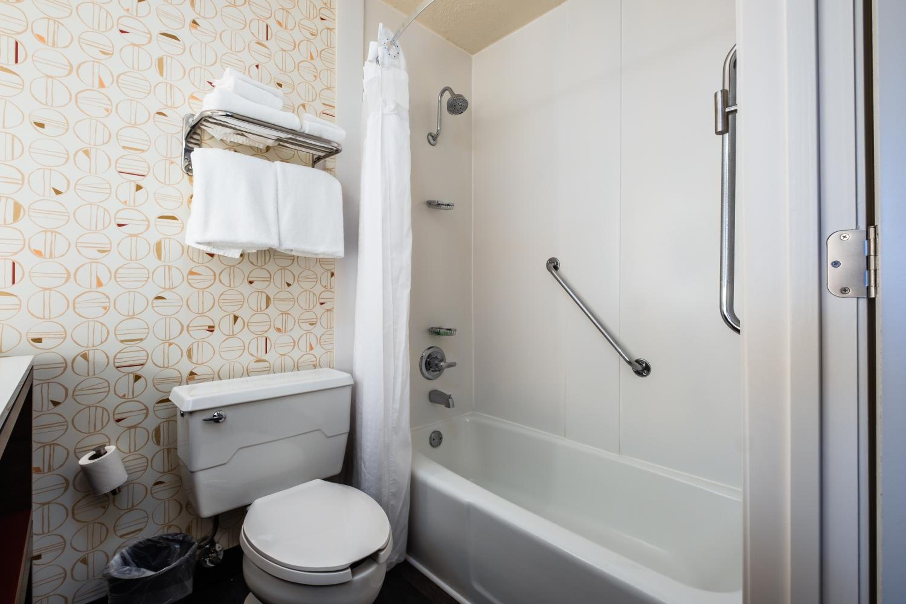 King Room - Disability Access - Photo 4