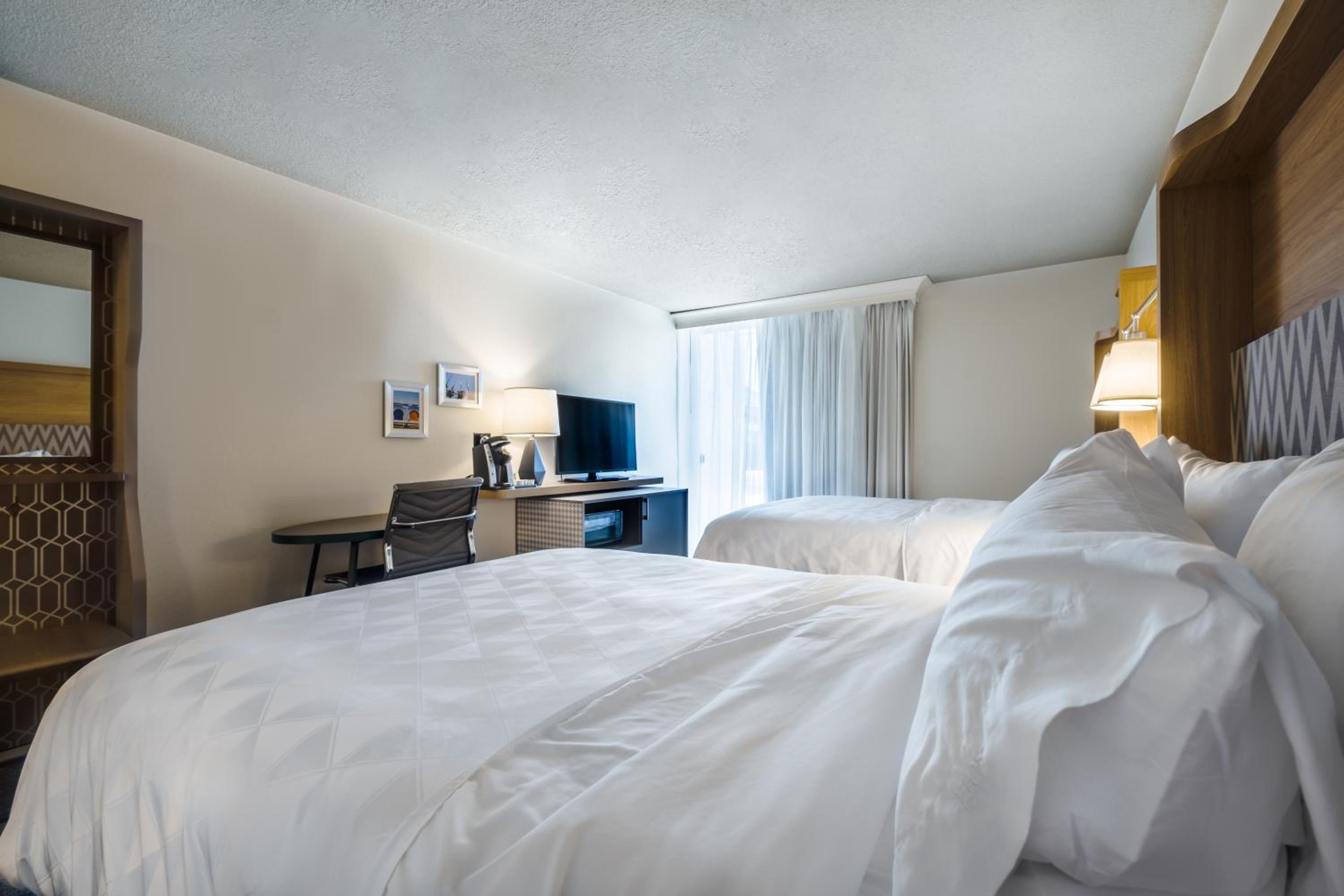 Standard Room with Two Queen Beds - Communications Accessible Tub - Photo 1