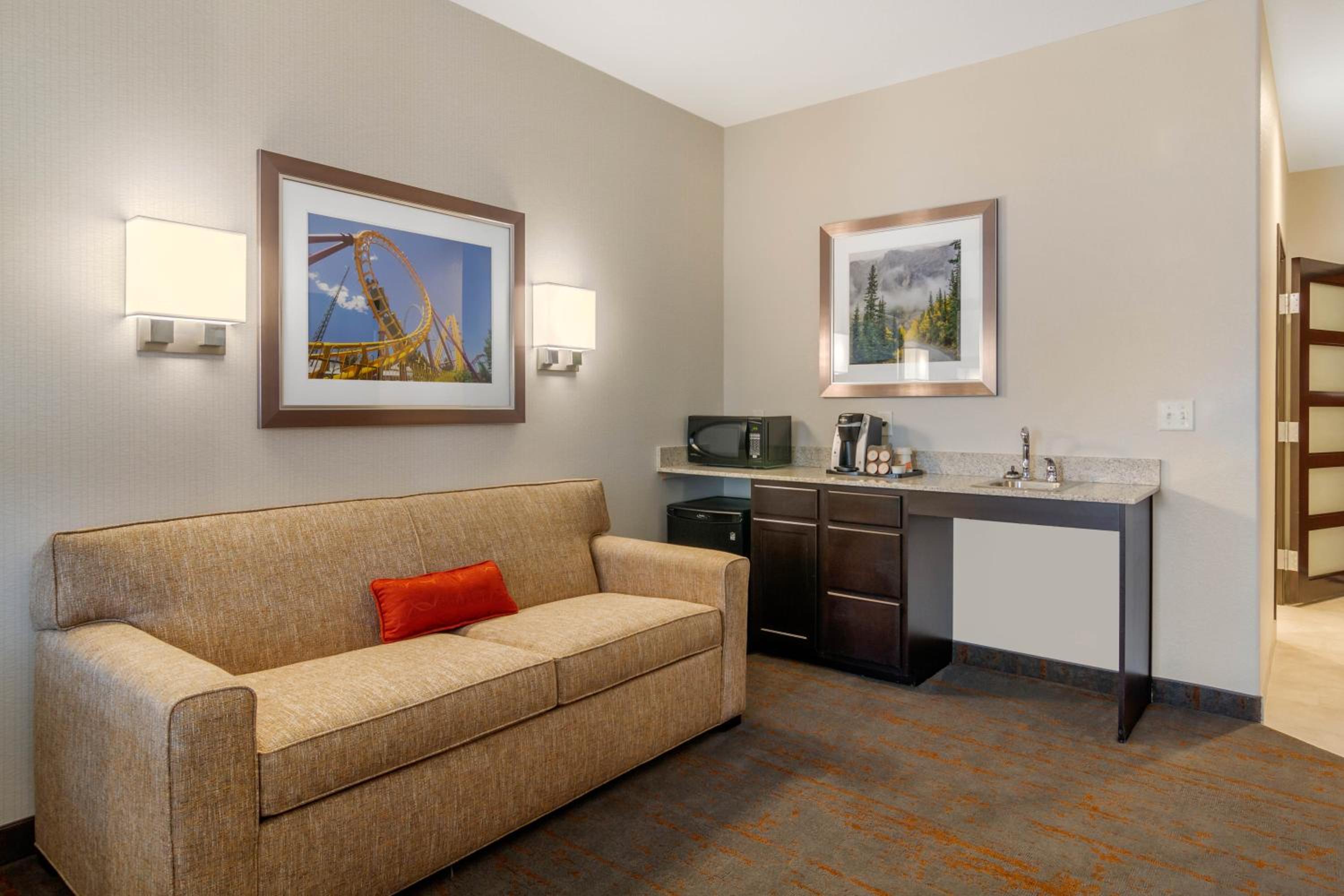 King Suite - Accessible/Non-Smoking