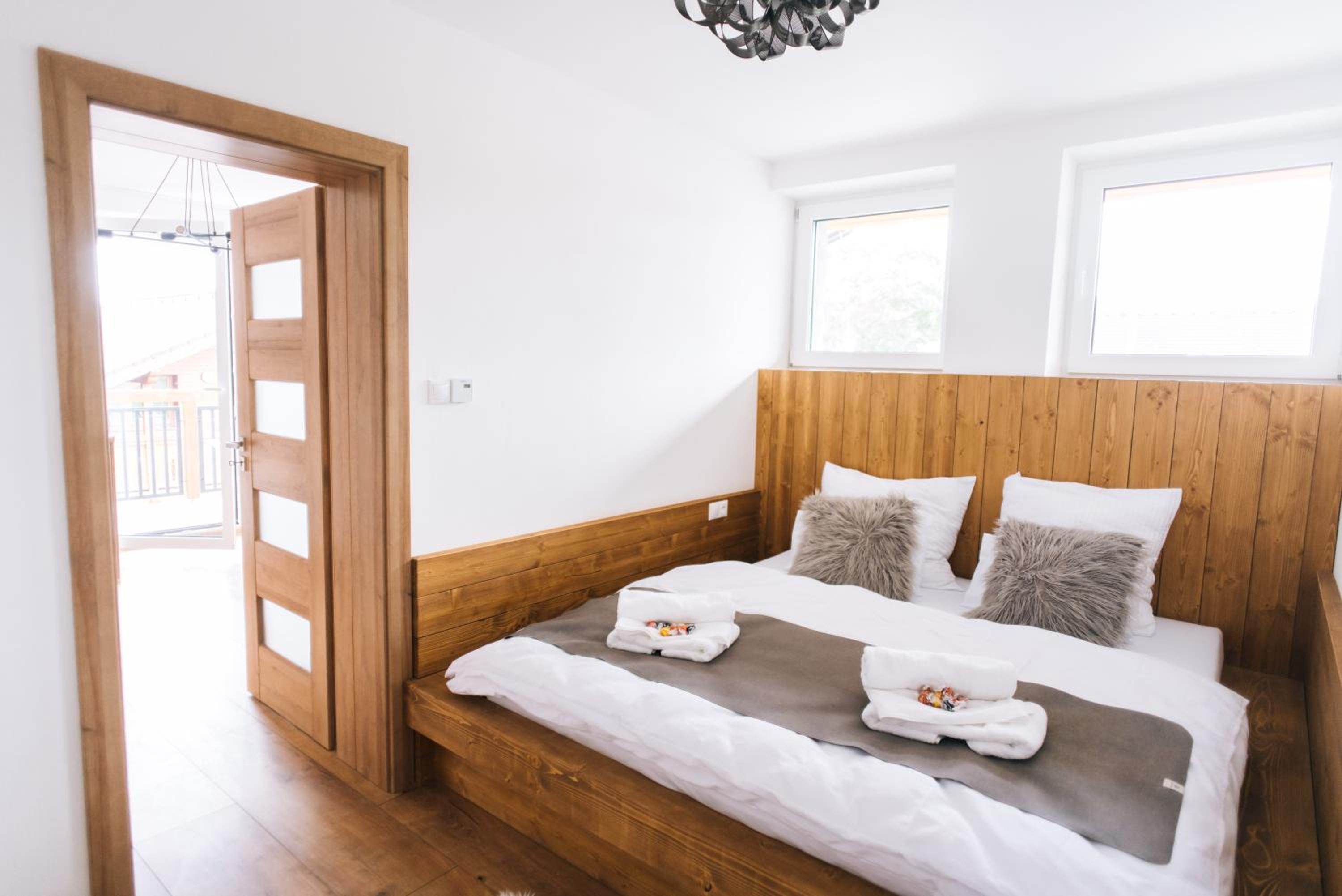 Studio Apartment with Balcony - Photo 1