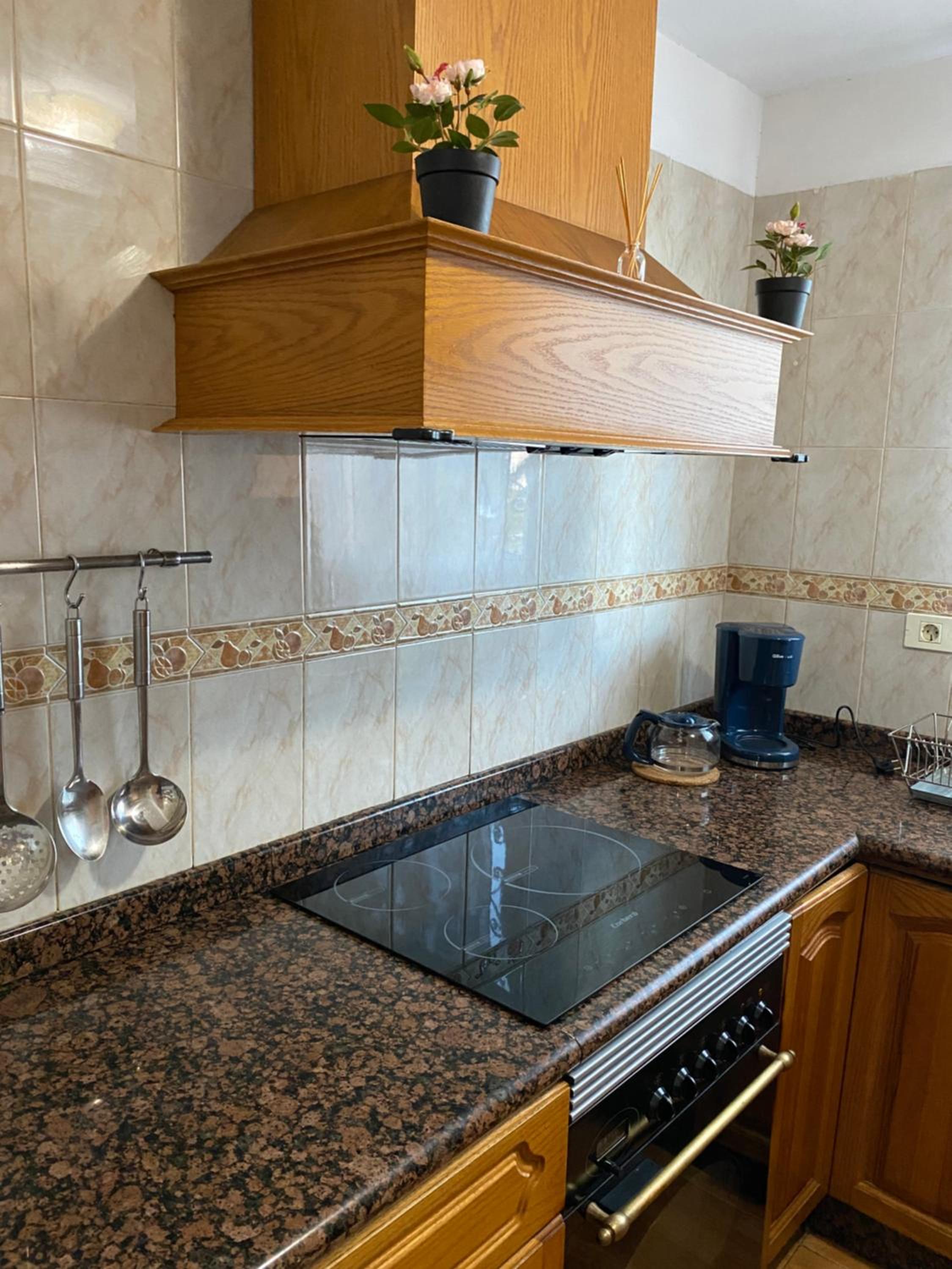Three-Bedroom House - Photo 9