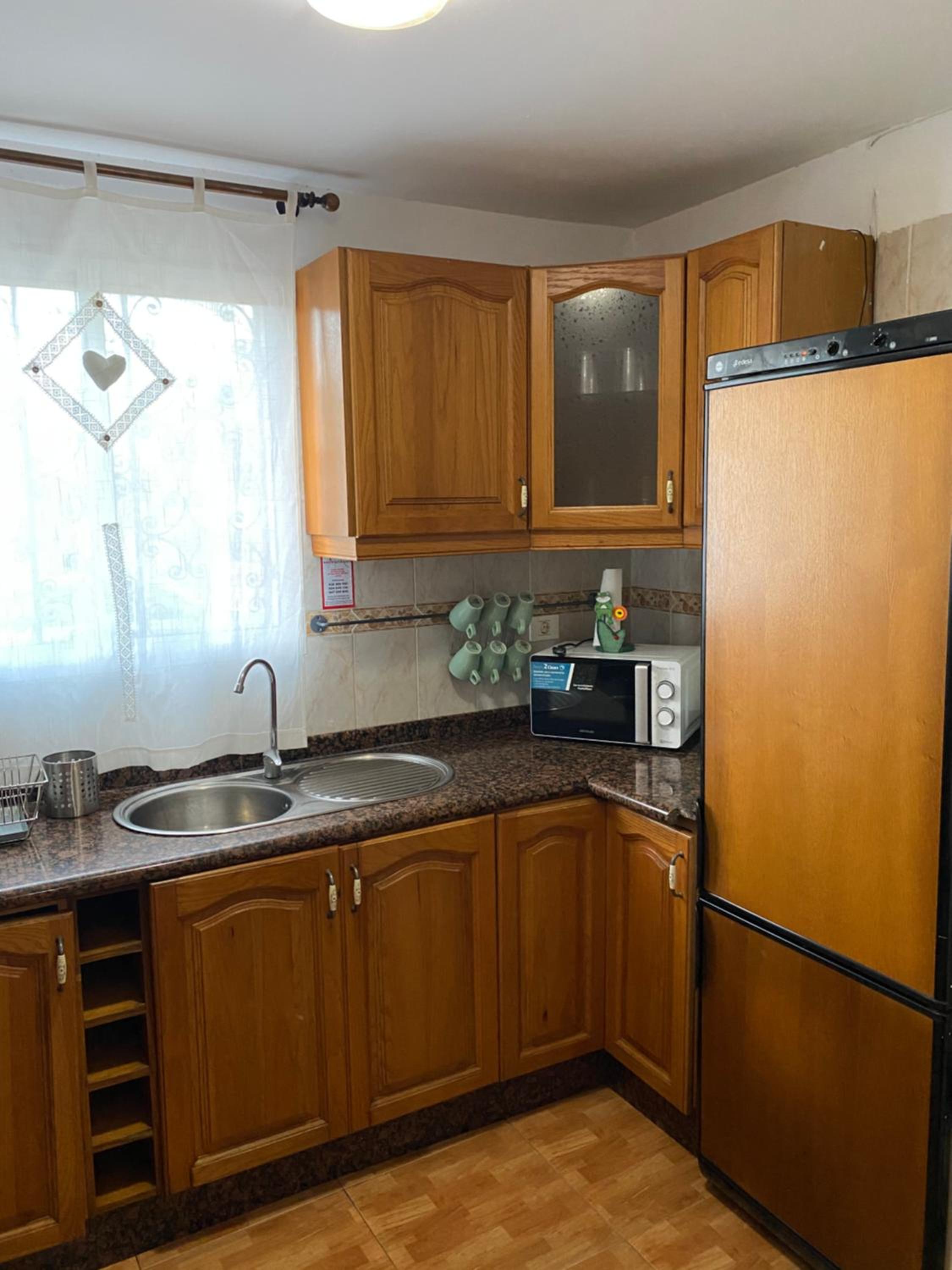 Three-Bedroom House - Photo 5