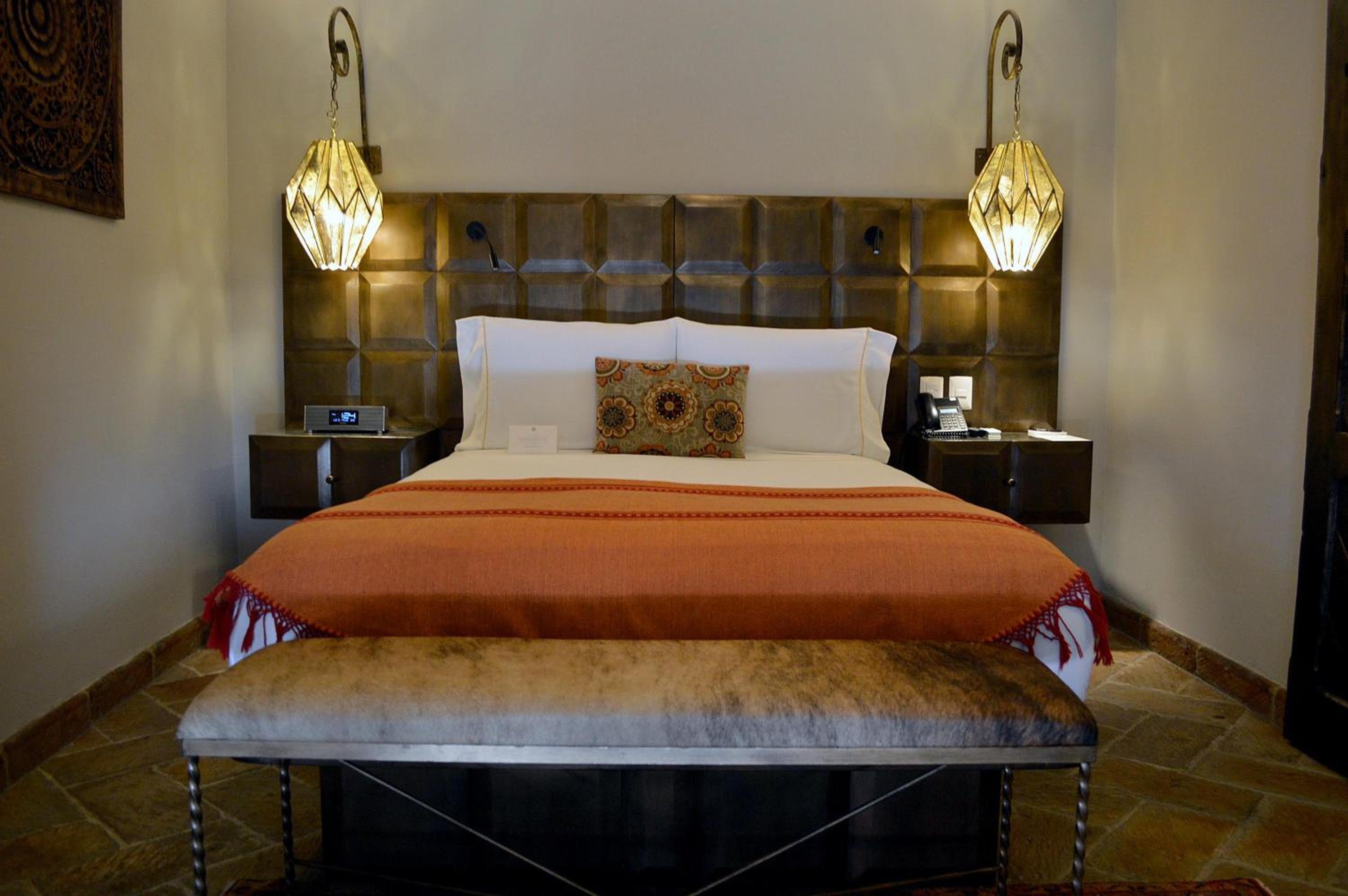 Standard Queen Room - Photo 8