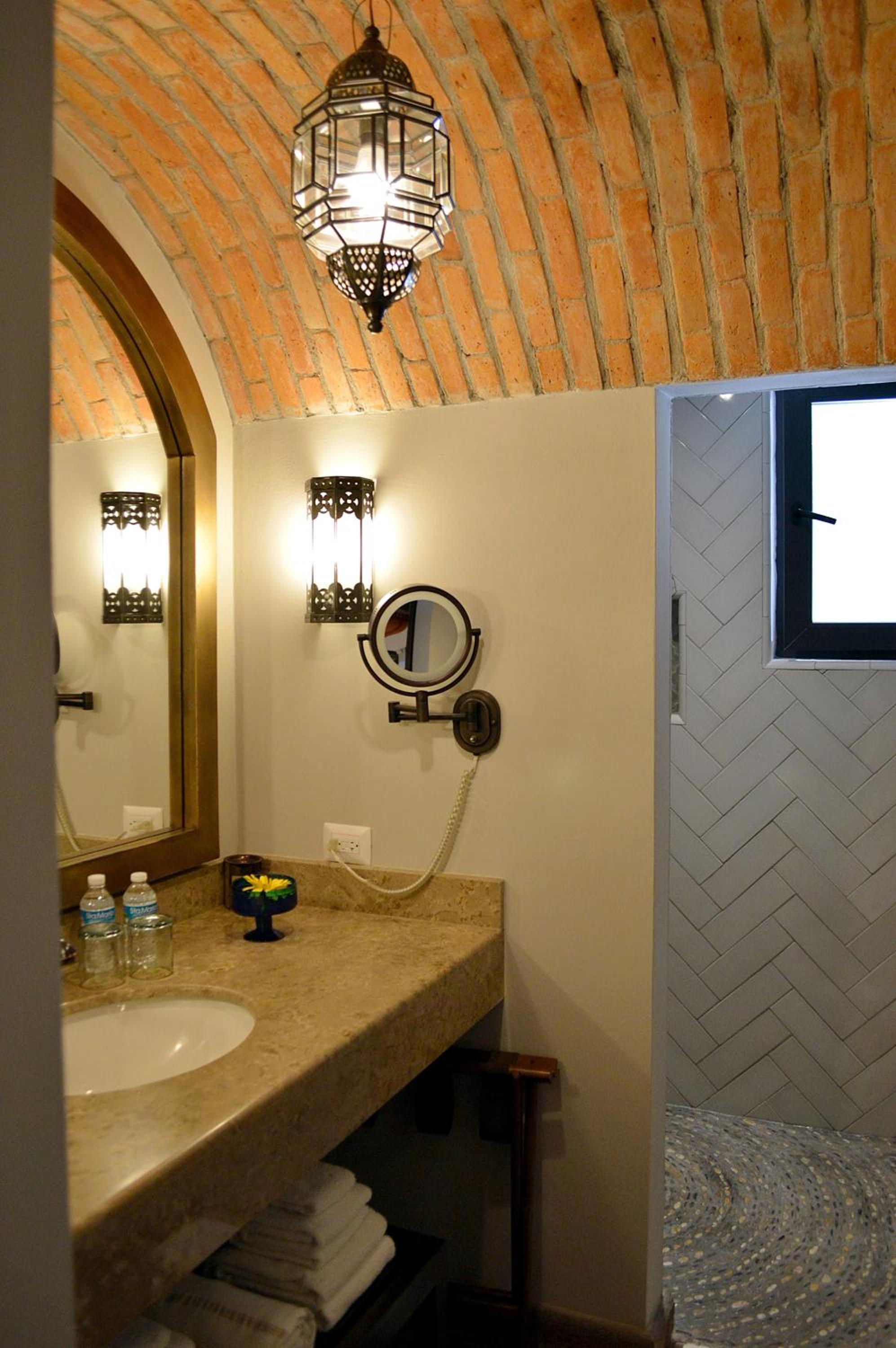 Standard Queen Room - Photo 4